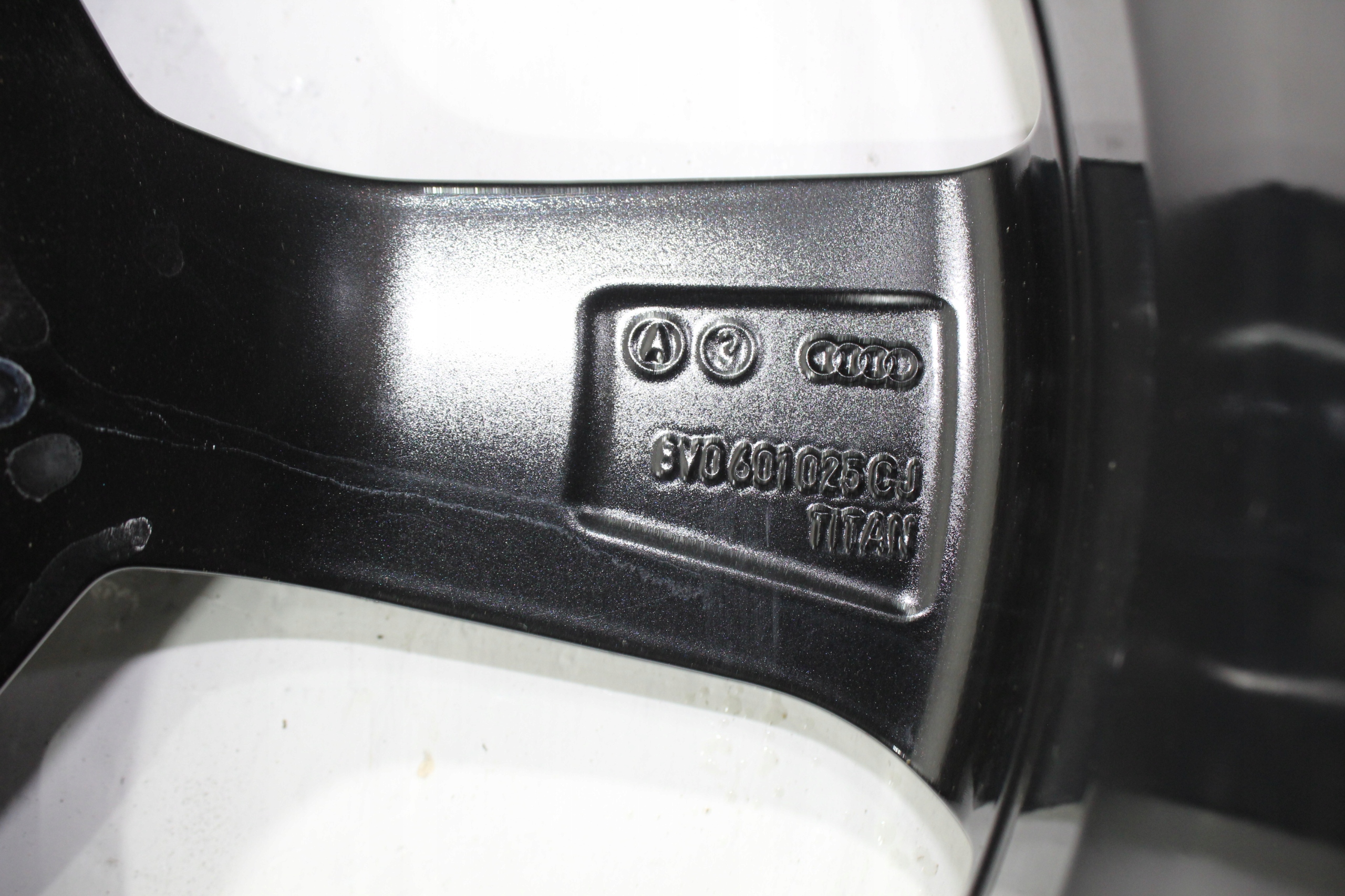 Audi disk hliníkový 19 8V0601025CH