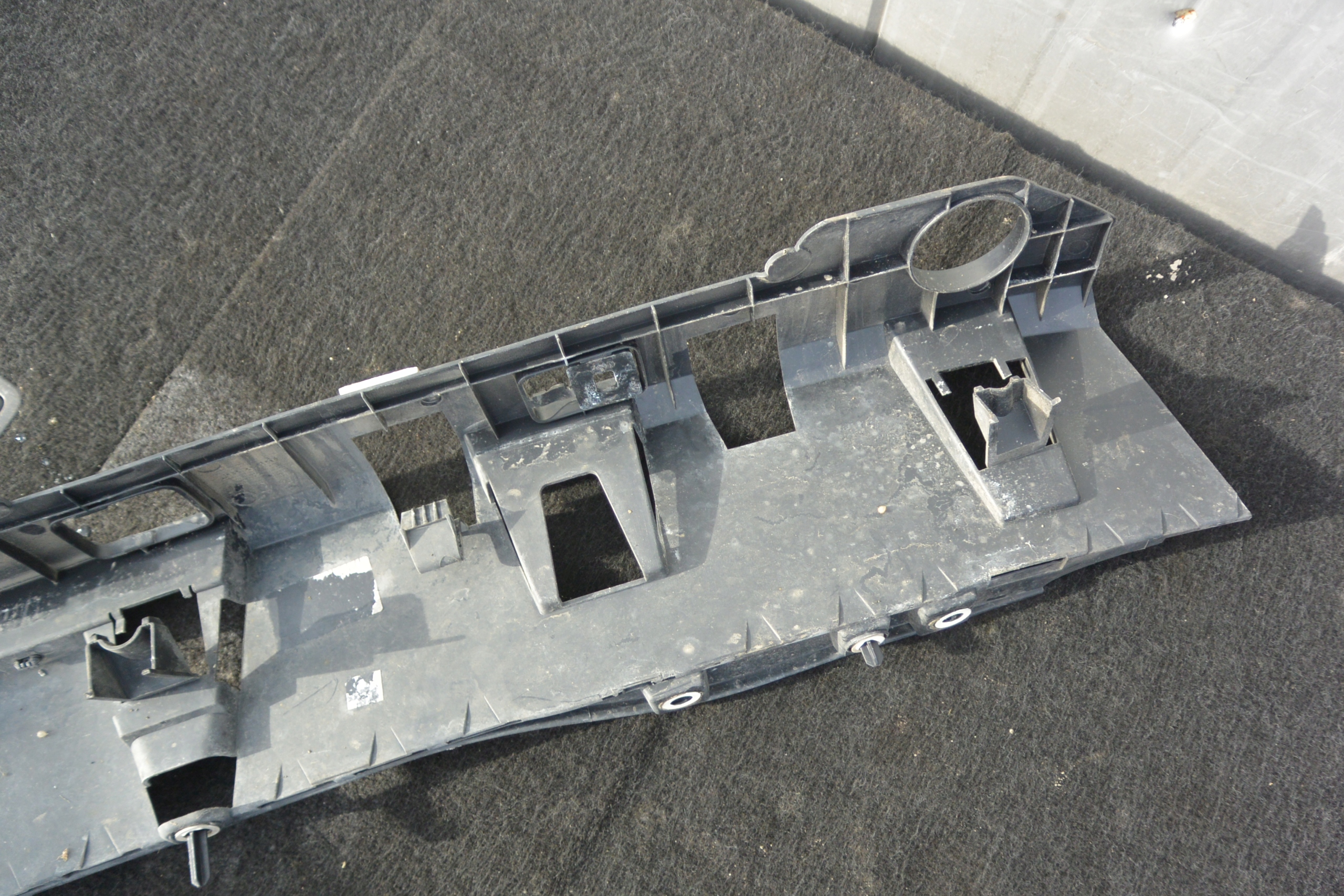 bumper bracket central rear part rear CITROEN C4 PICASSO II 9676126080