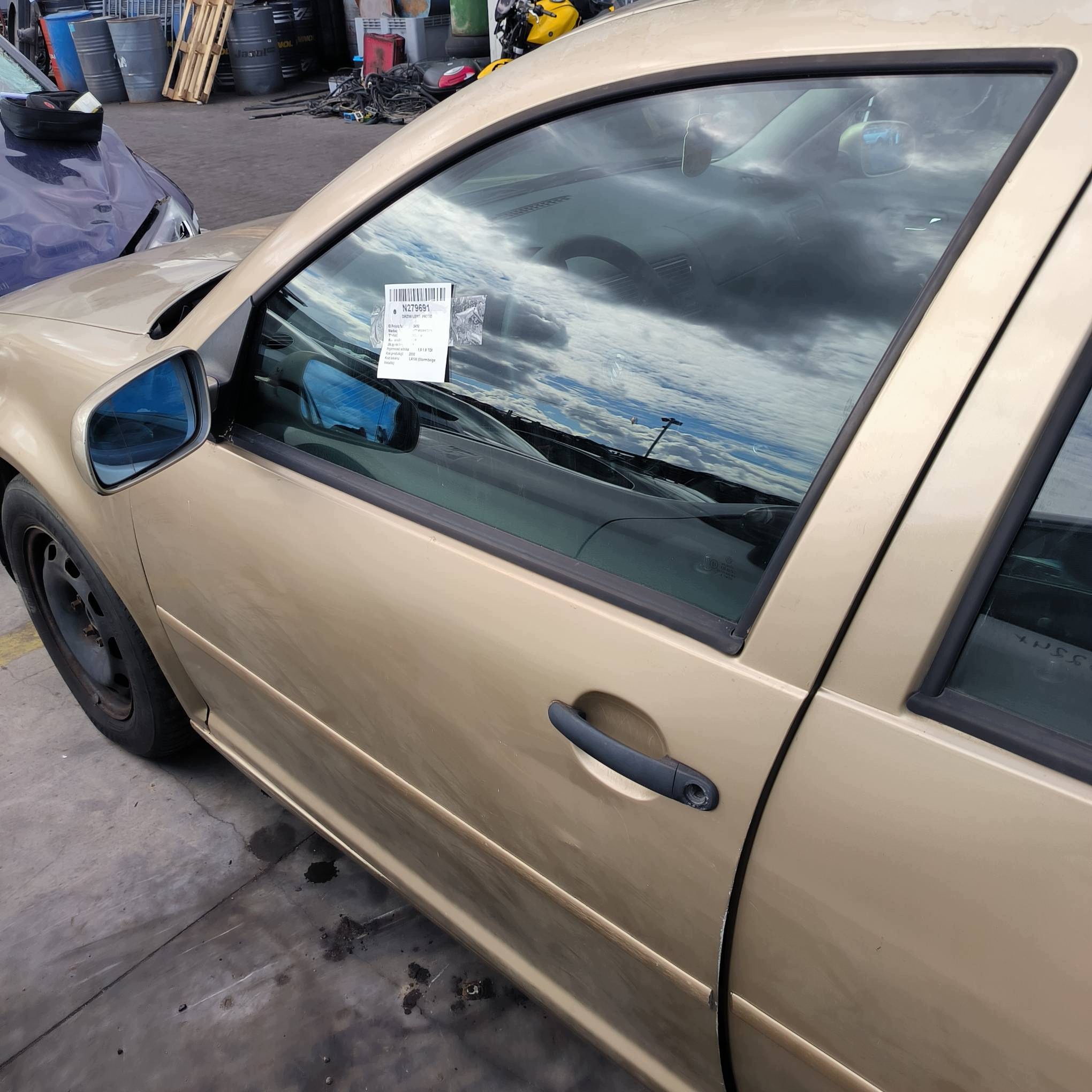 door left front LA1W VOLKSWAGEN GOLF IV