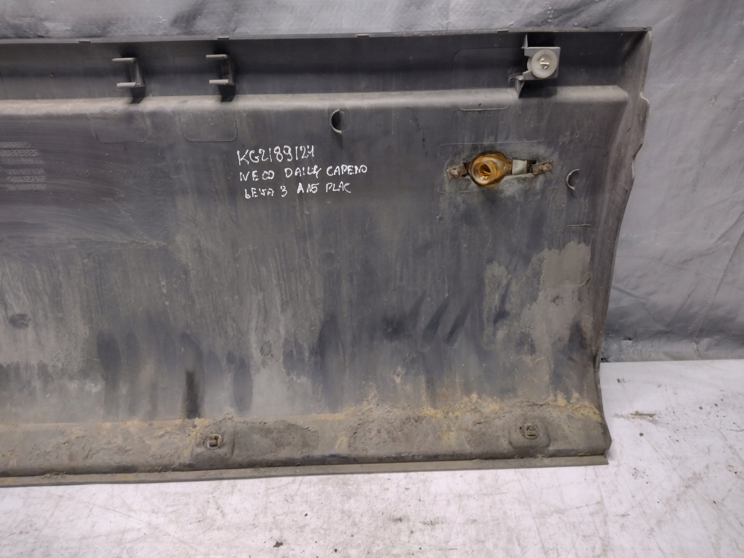 moulding side left Iveco Daily III 500327112