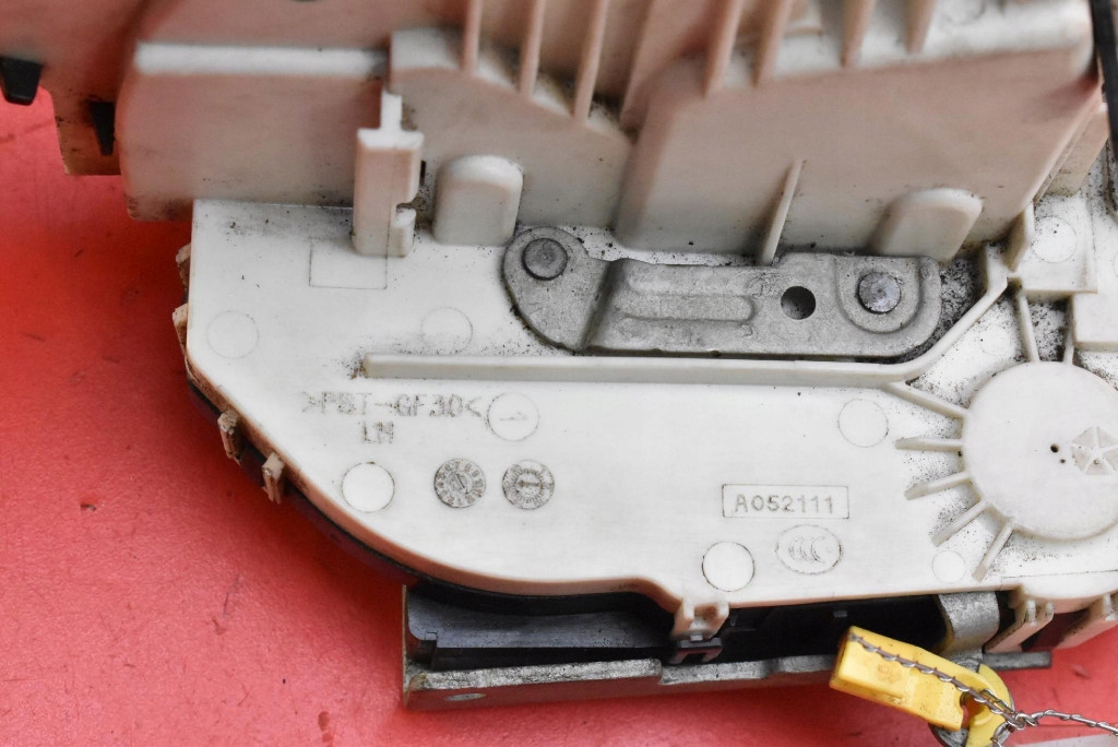 lock door left front front EU 68164357AA JEEP CHEROKEE 5 V KL 13-17