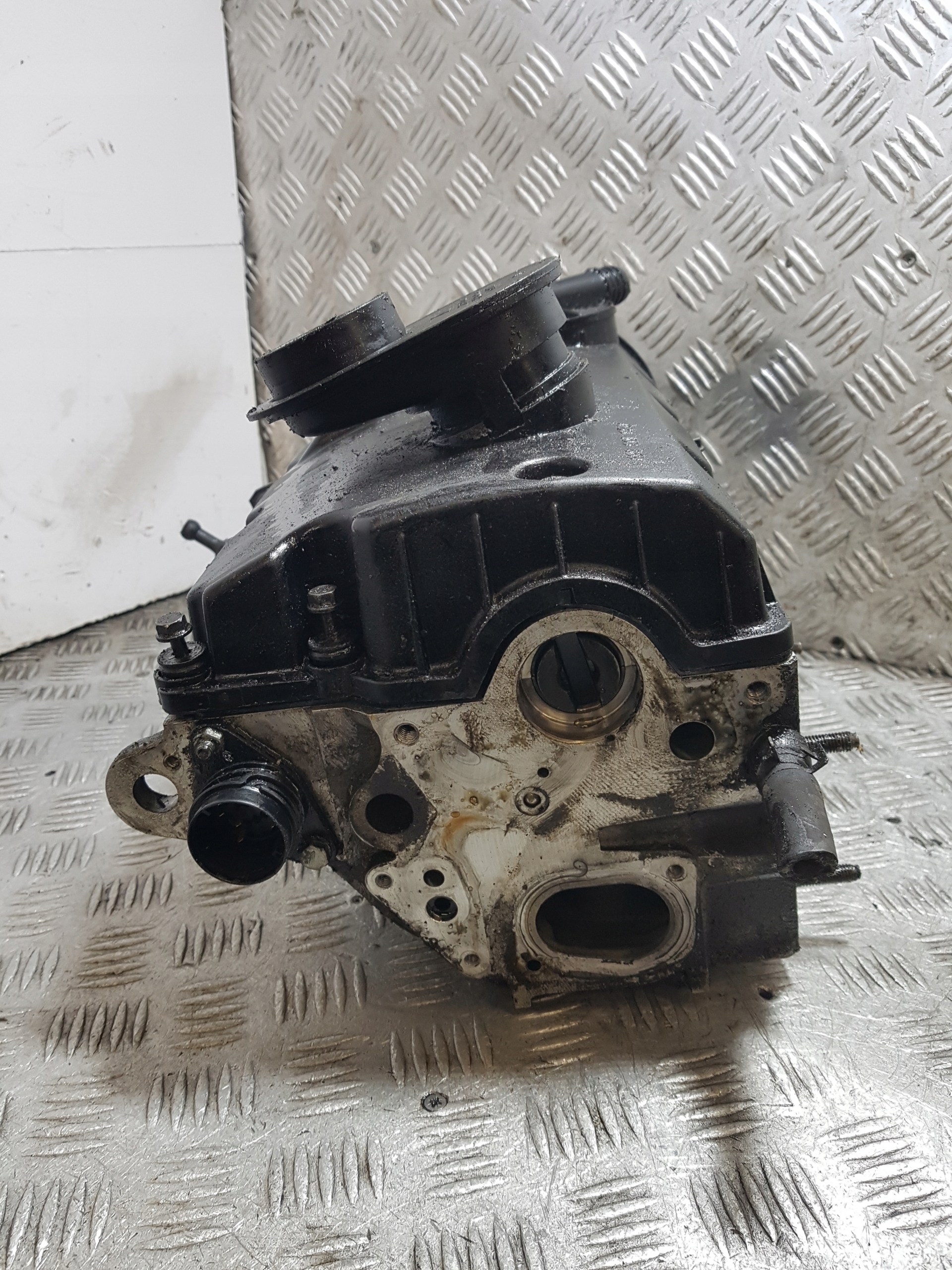 head. complete VOLKSWAGEN PASSAT B5 038103373R