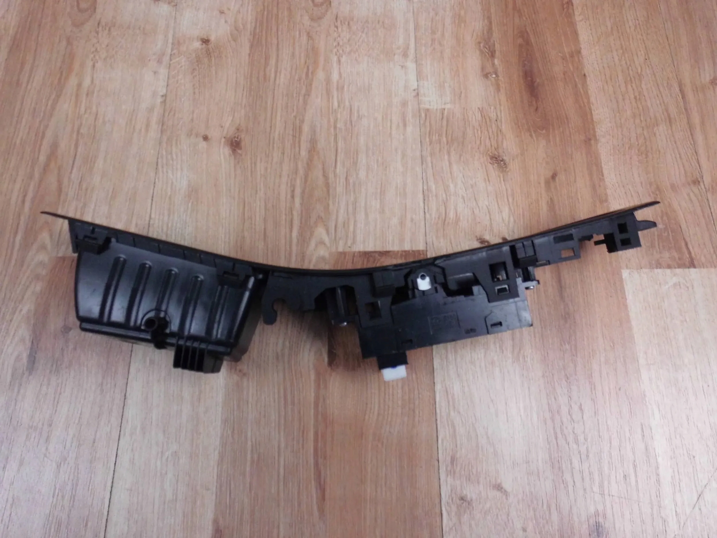 Hyundai i20 II switch regulation of the window left front 93570-C8040