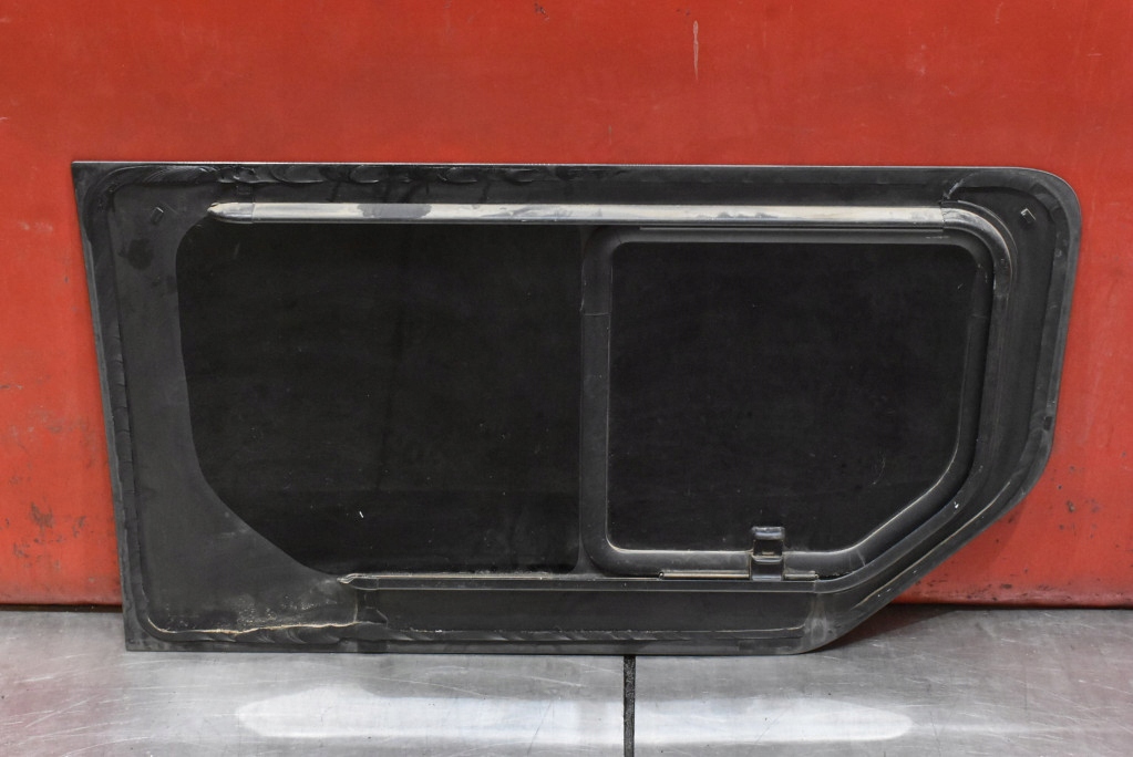 window bodywork left rear part NISSAN PRIMASTAR 1 and 02-06