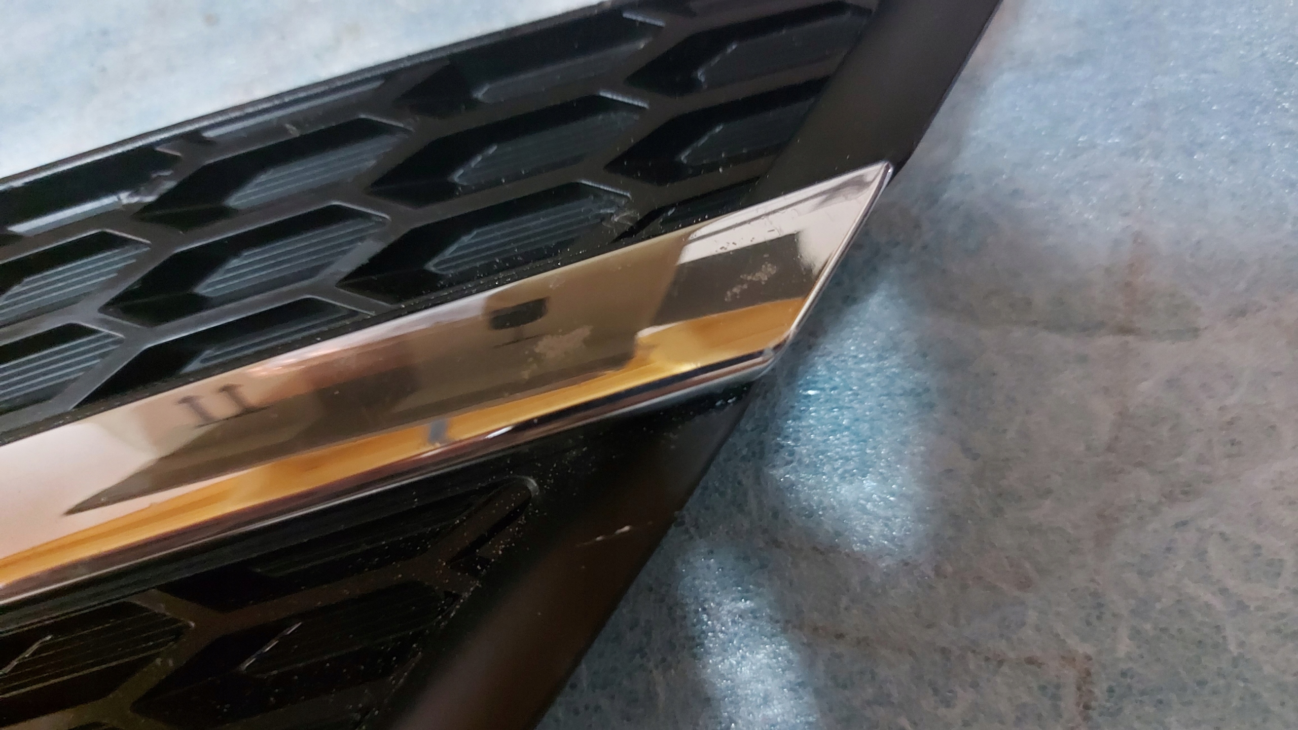 grid of a bumper left front TOYOTA RAV4 IV 12-15