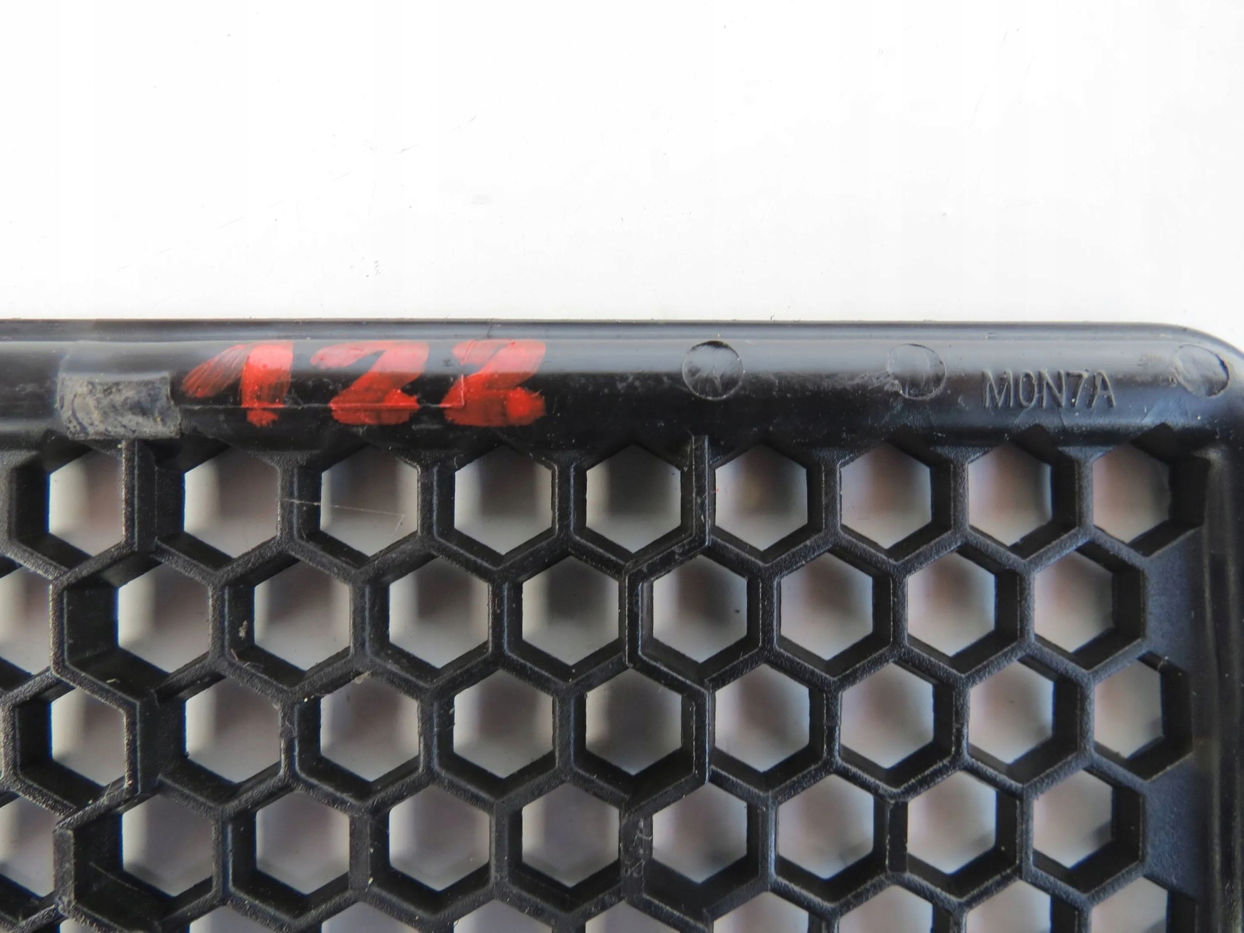 grid under the window VOLVO V70 III 31217313