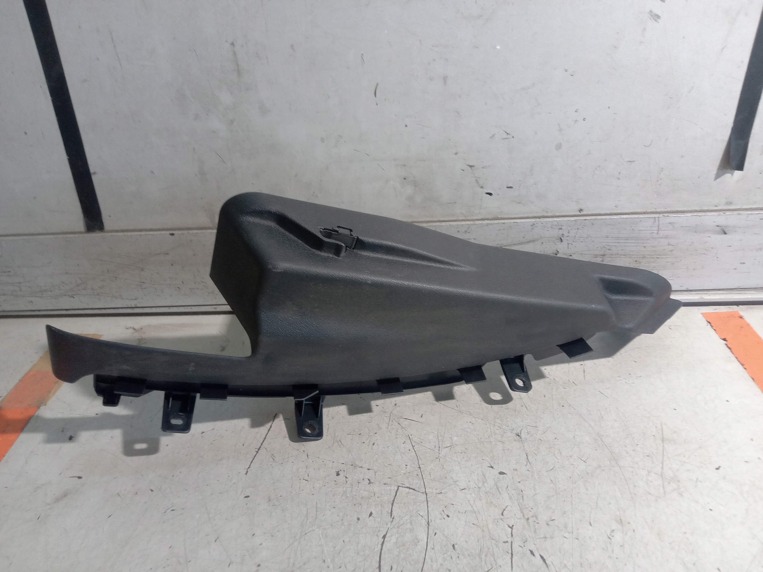 BMW 1 F40 MOCOWANIE TYLNEJ PÓŁKI LEWE TAPICERKA