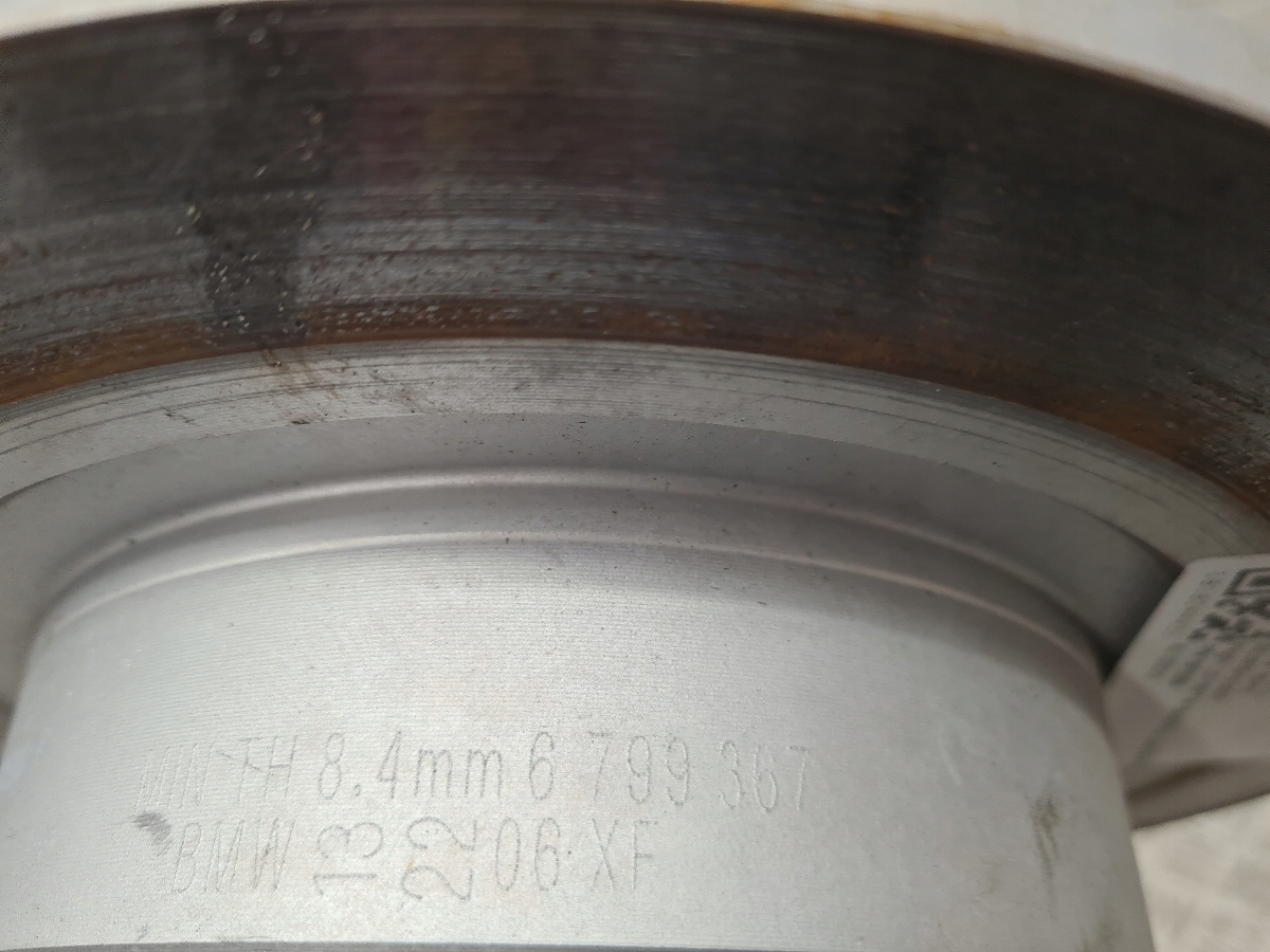 BMW F39 kotuče plotýnky záď 6799367