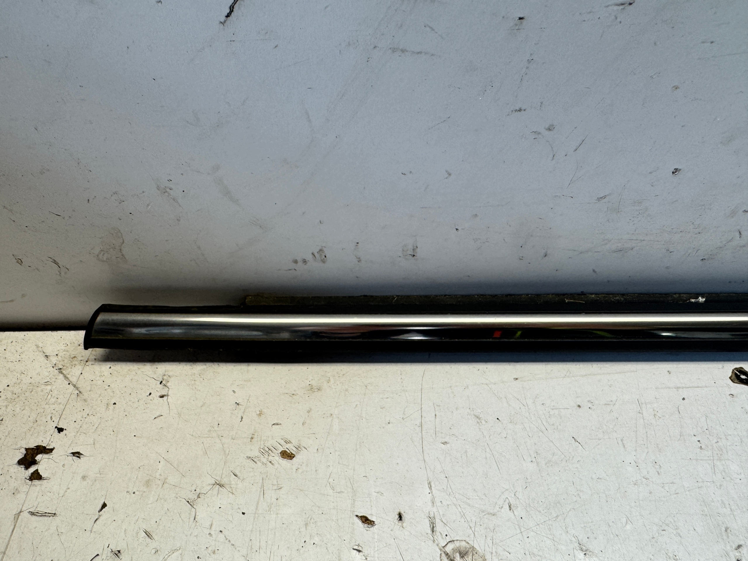 OPEL CORSA E moulding dust door left front CHROM 13431191