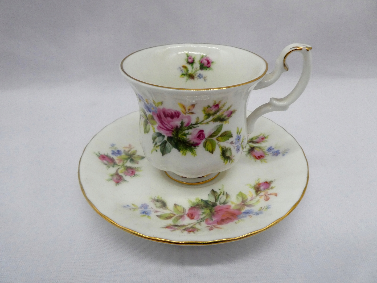 MAŁA FILIŻANKA ROYAL ALBERT MOSS ROSE -ANGLIA 1-5032