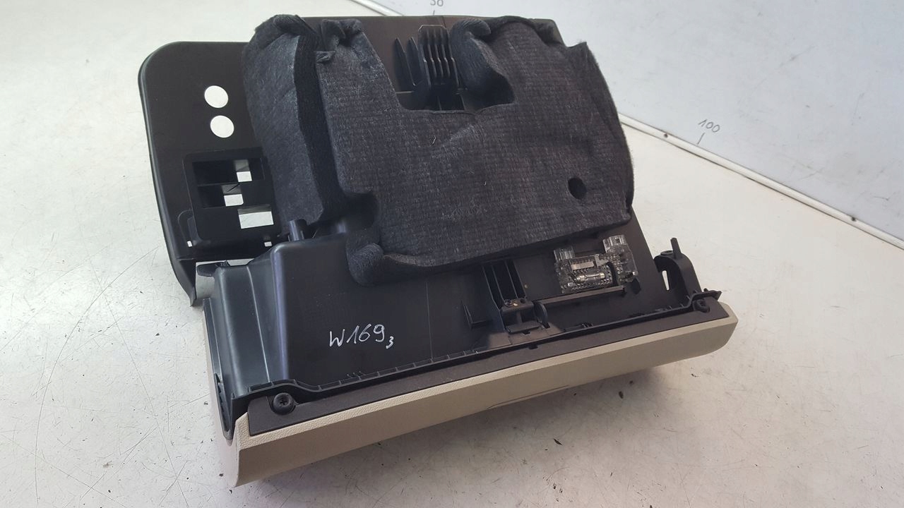 бардачок пассажира MERCEDES W169 2,0 CDI