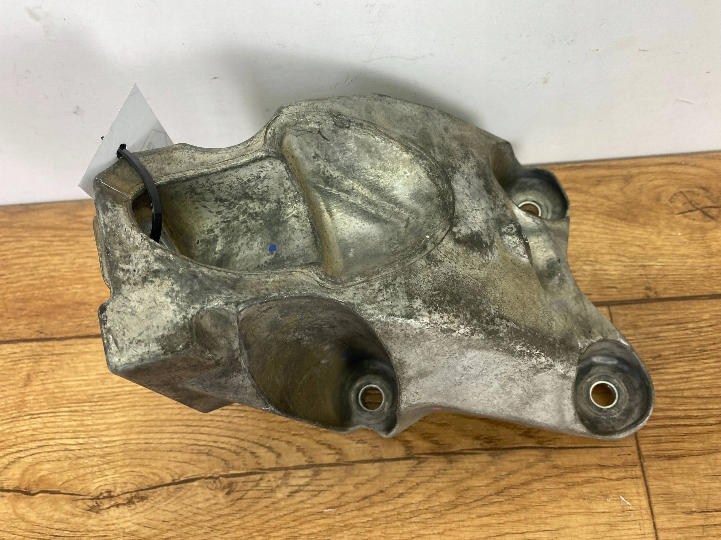 holder holder engine mount Chevrolet Camaro 2016+