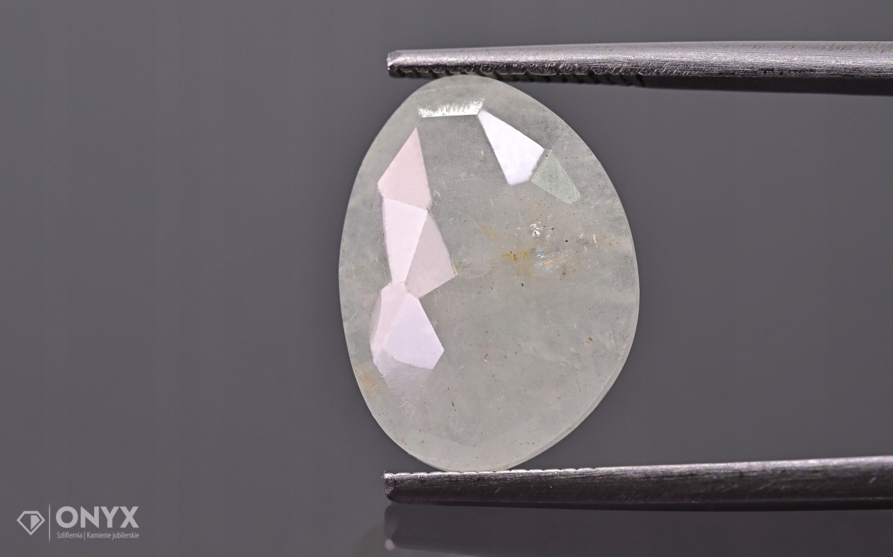 Akvamarín fasetovaná nepravidelná rozeta 15x11 mm