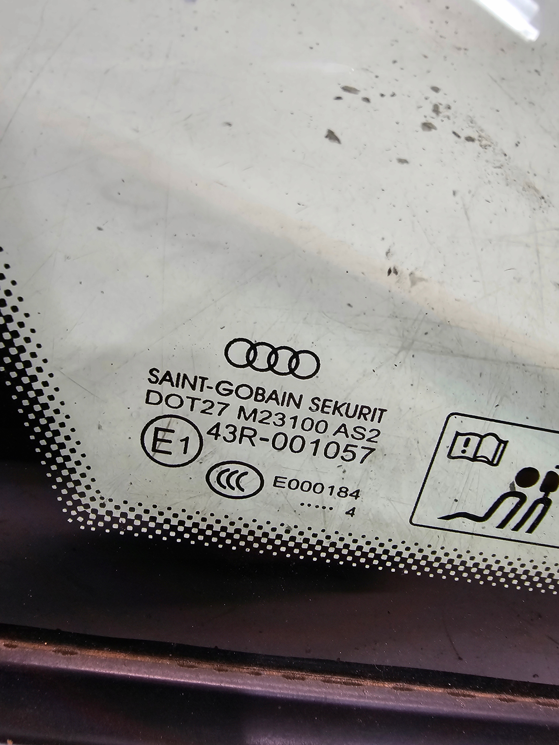 window bodywork left rear part AUDI A3 8V4 2014 R below LISTWE chrome