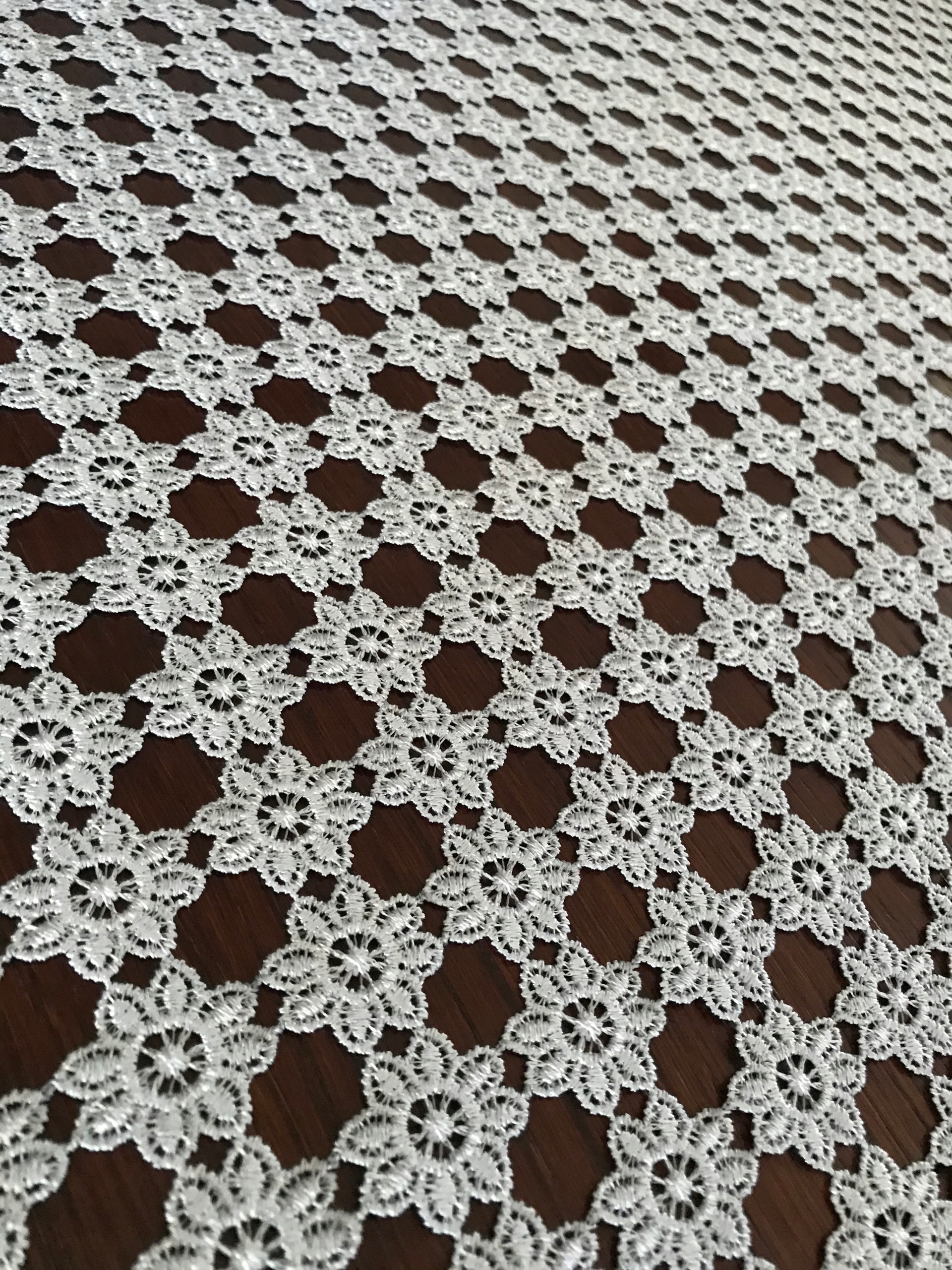 

Obrus Srebrny Gipiura Szer. 160cm 72626