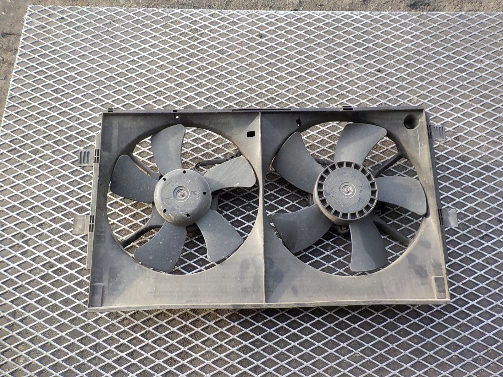 CHRYSLER VOYAGER III 3.3 B fan module radiator 04809342AA
