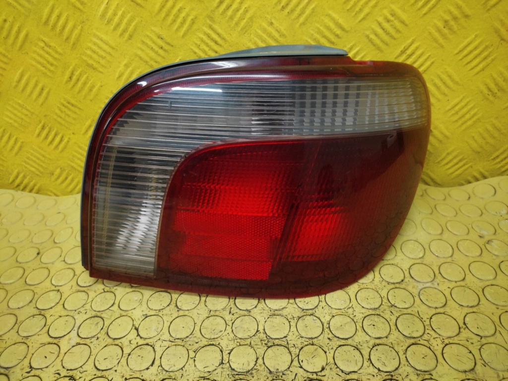 TOYOTA YARIS and light right rear part