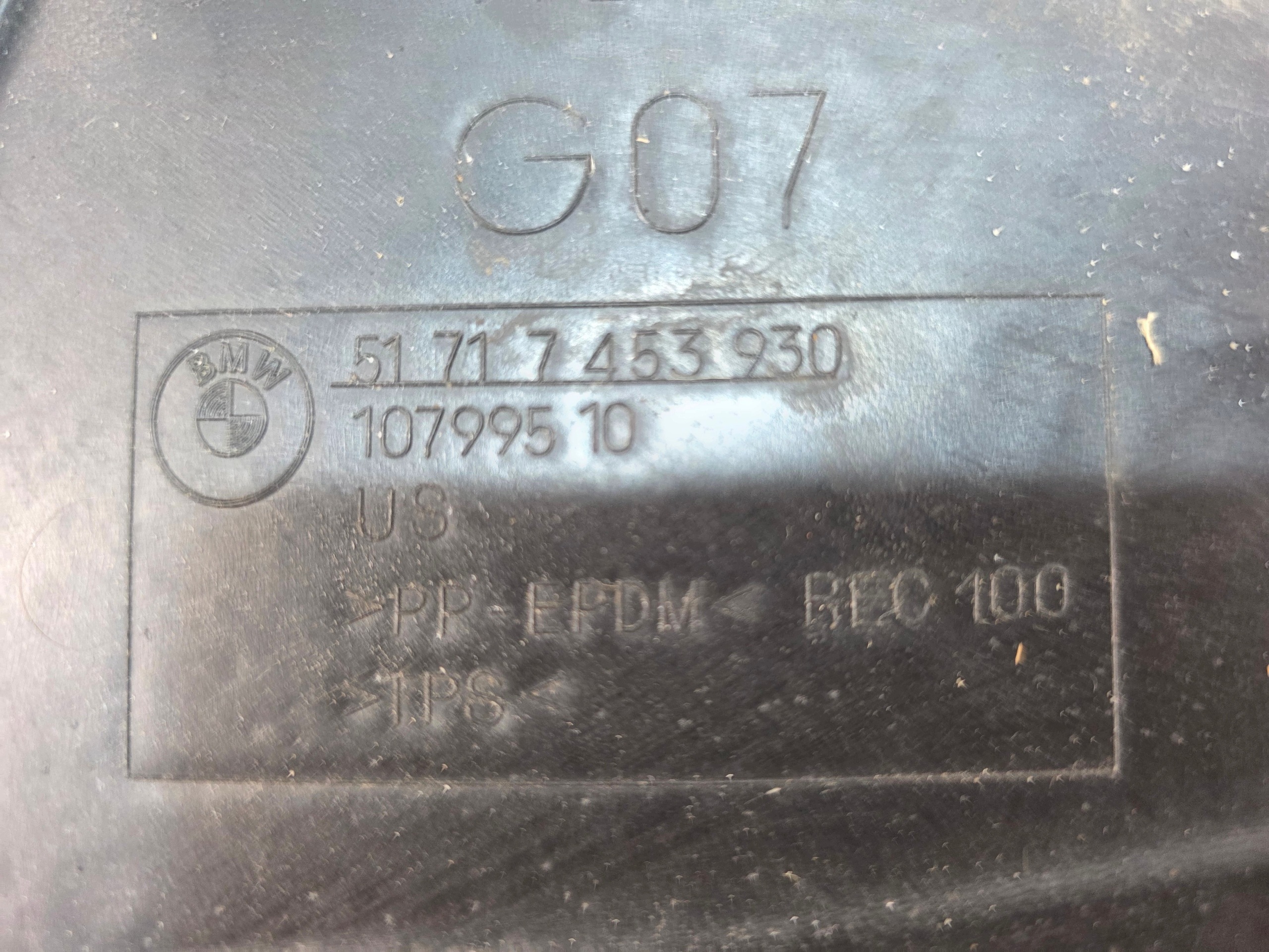 TROJKAT NADKOLA right front BMW XM G09 9451716