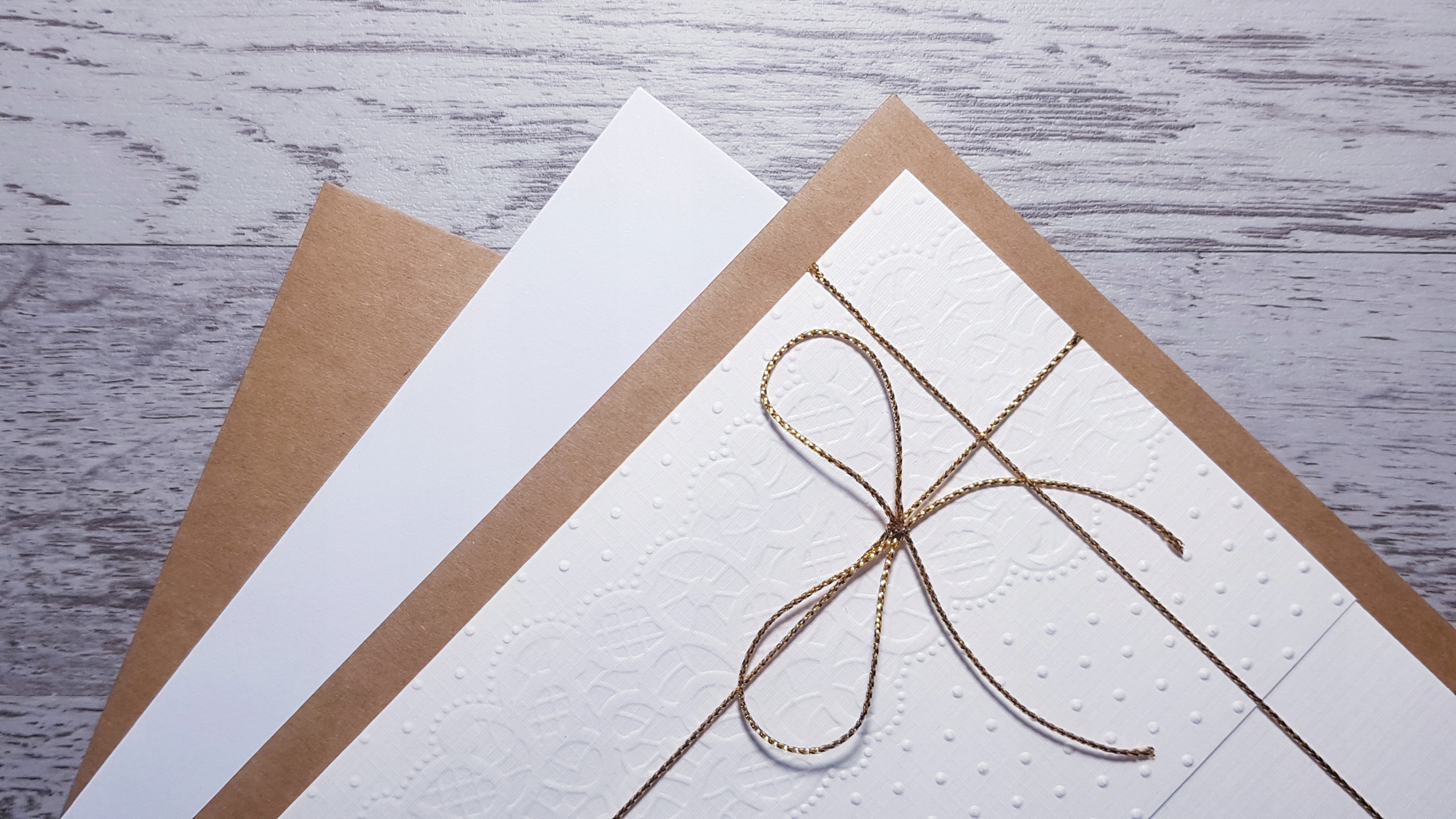 ZAPROSZENIA NA CHRZEST ŚWIĘTY CHRZCINY - KORONKA Grubość papieru 246 g