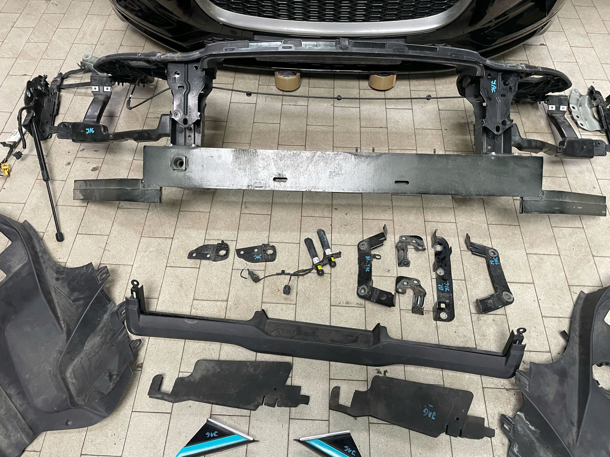 Anteriore Paraurti cofano parafango JAGUAR e-PACE Ebony black-JBC1807 STAN B.DOBRY