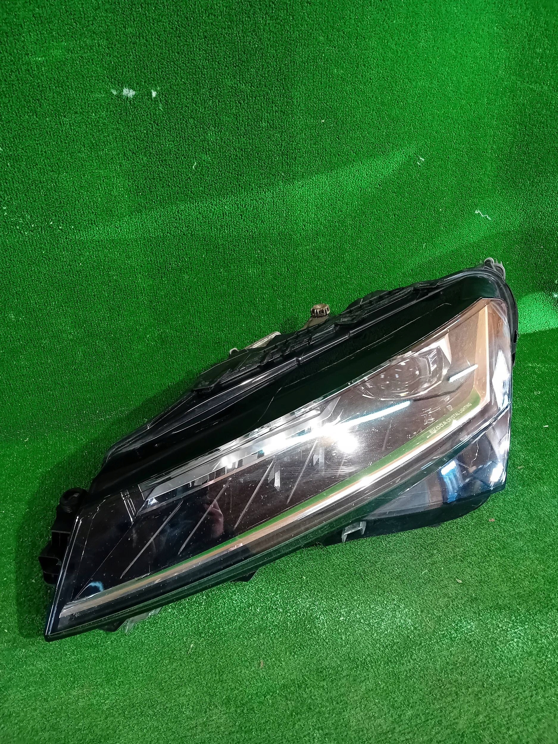 REFLEKTOR left front SKODA SUPERB III LIFT FULL LED 19- NR.R747