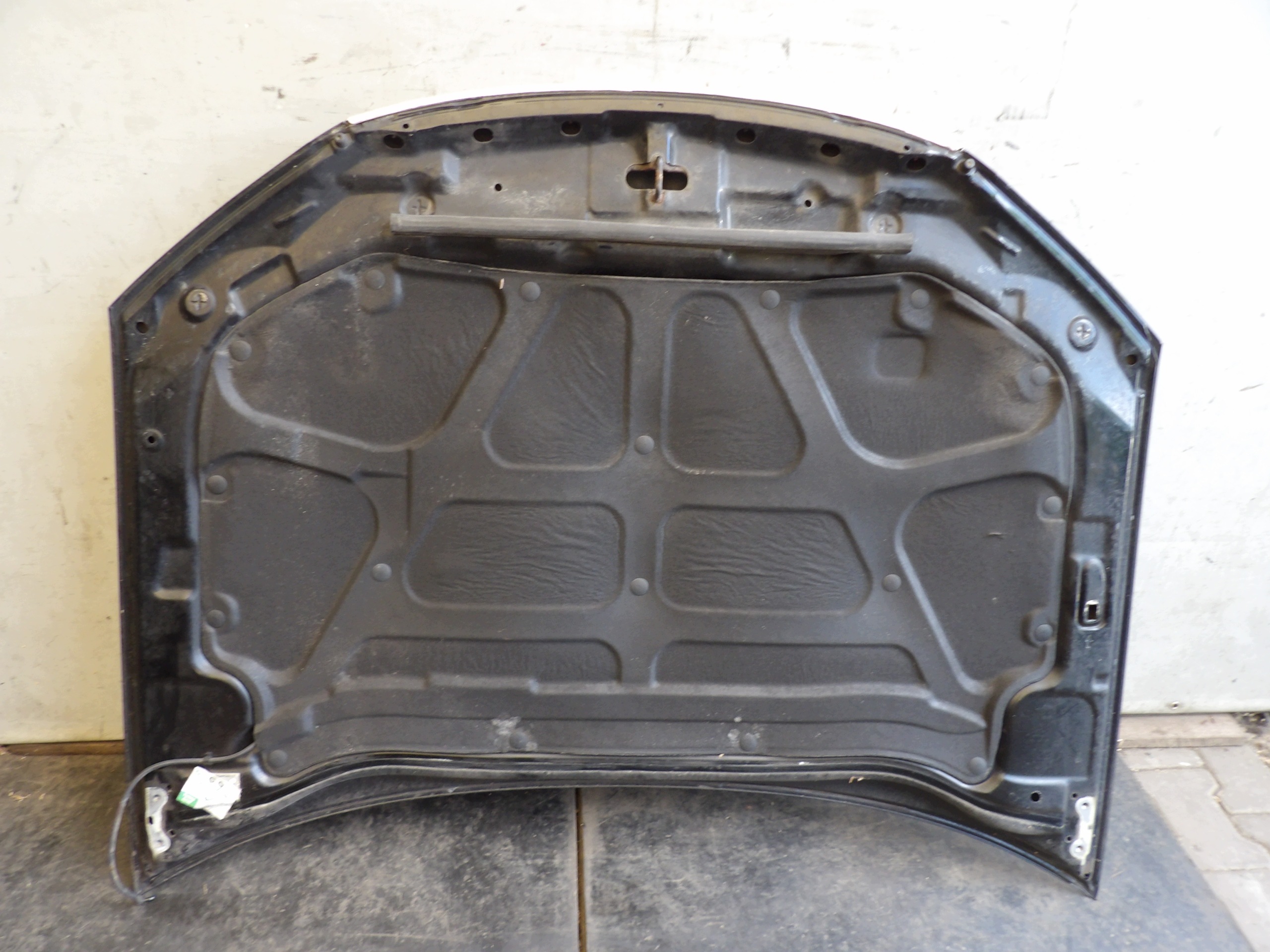 Kia Cerato and 1,6 bonnet front EB