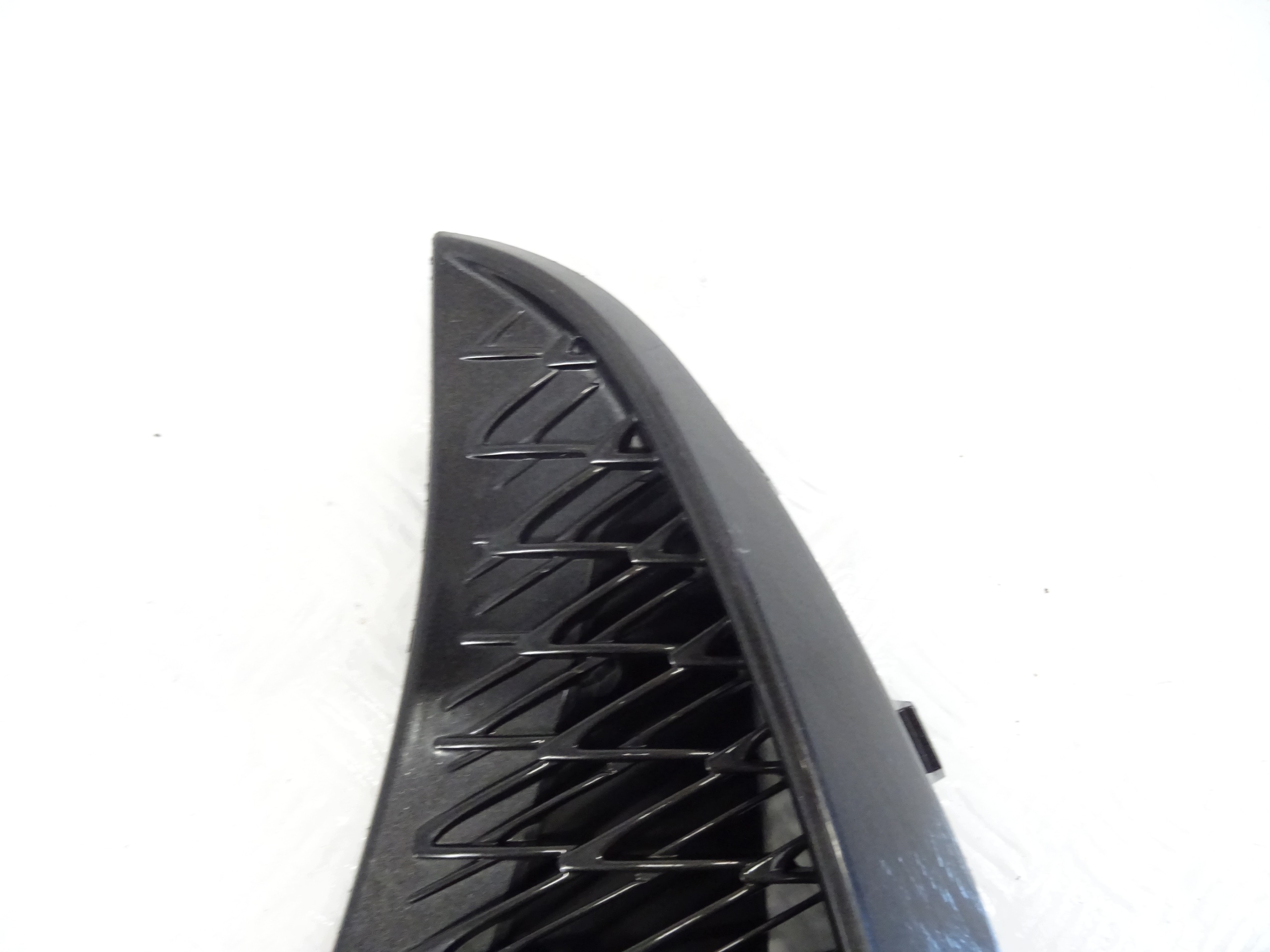grid of a bumper front left LEXUS IS 53142-53020