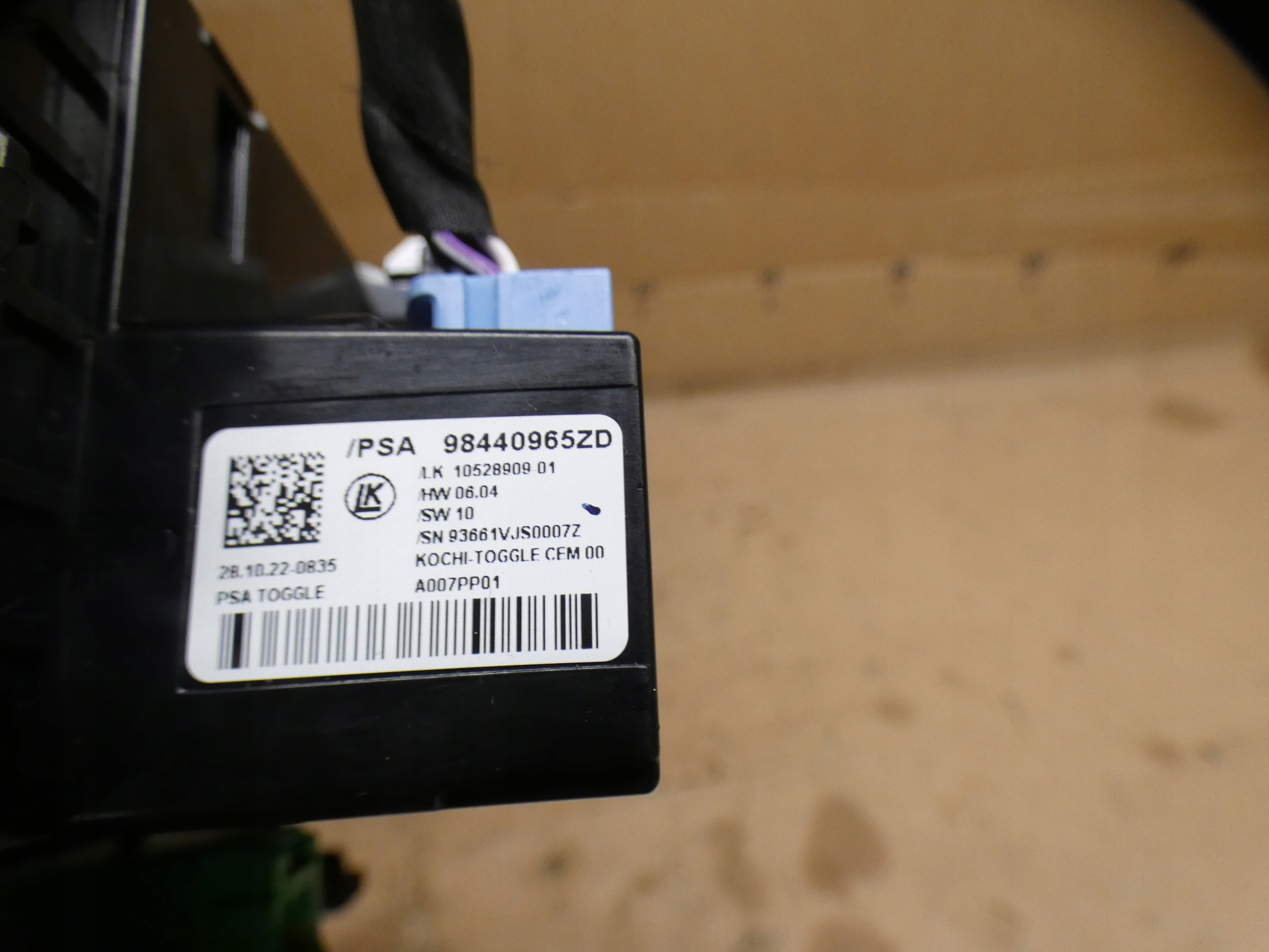 switch changes of the gear PEUGEOT E RIFTER 98440965ZD