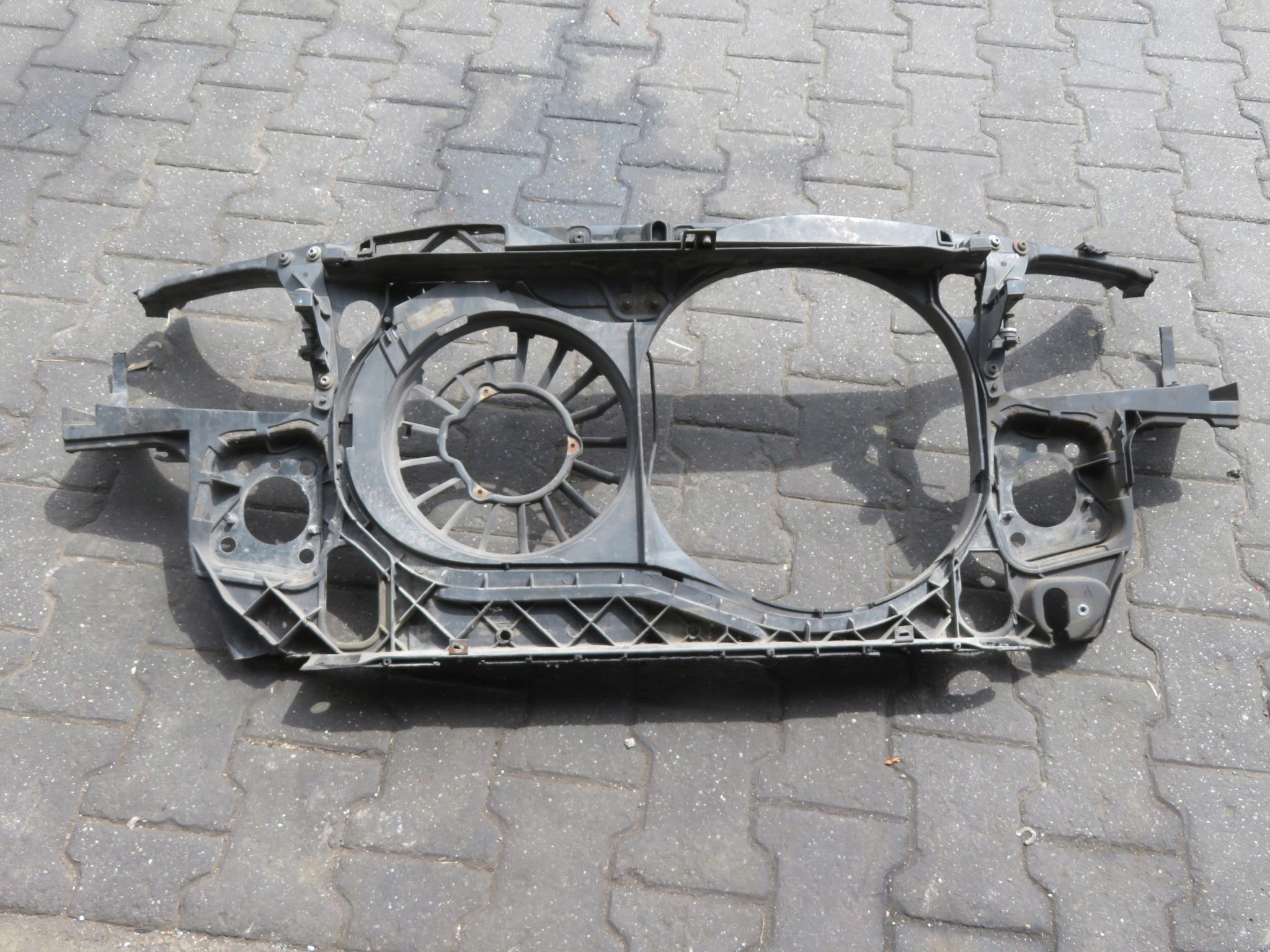 WZMOCNIENIE PAS PRZEDNI AUDI A4 kabriolet