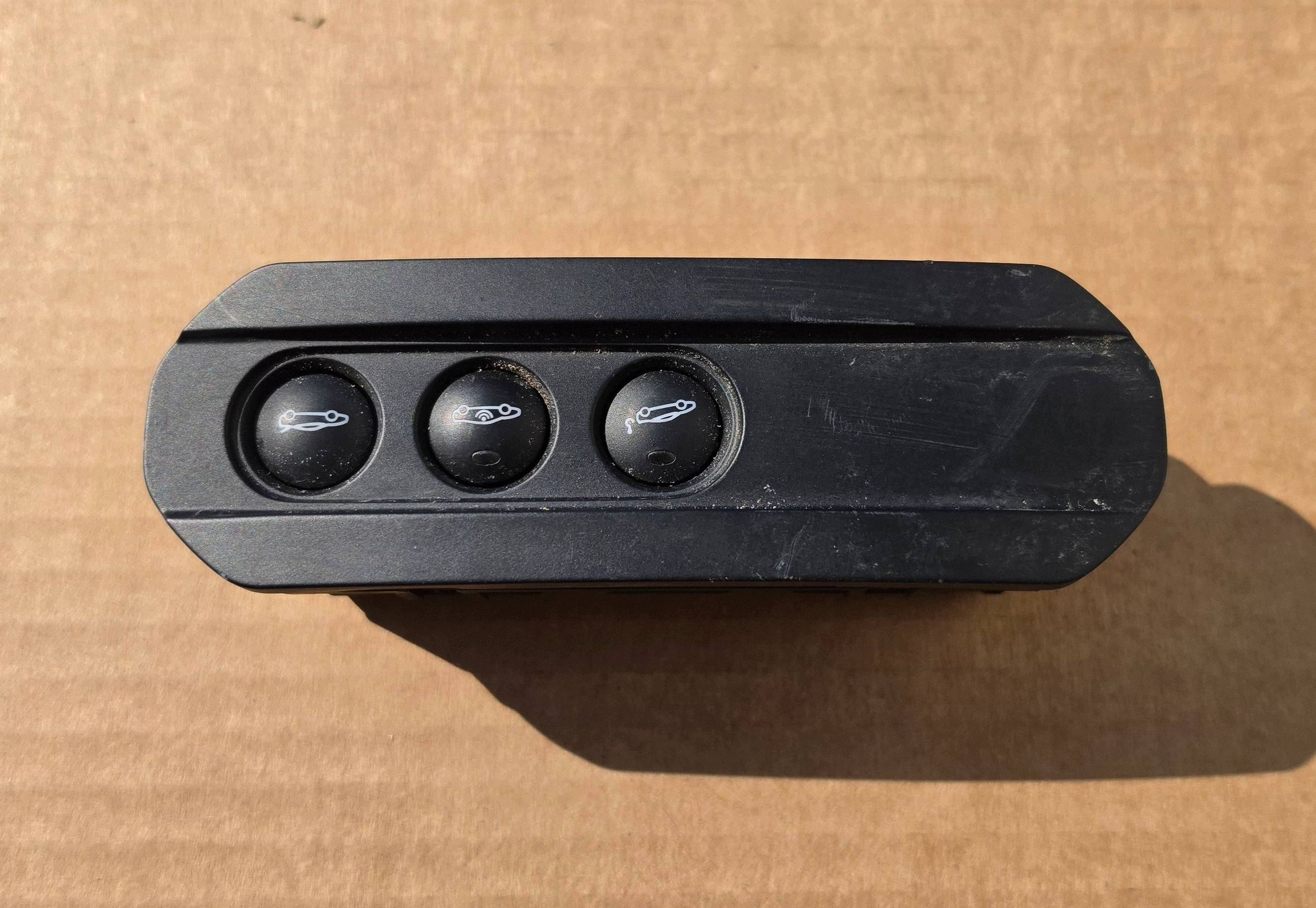 McLaren 720S 11M1087CP panel, Bouton