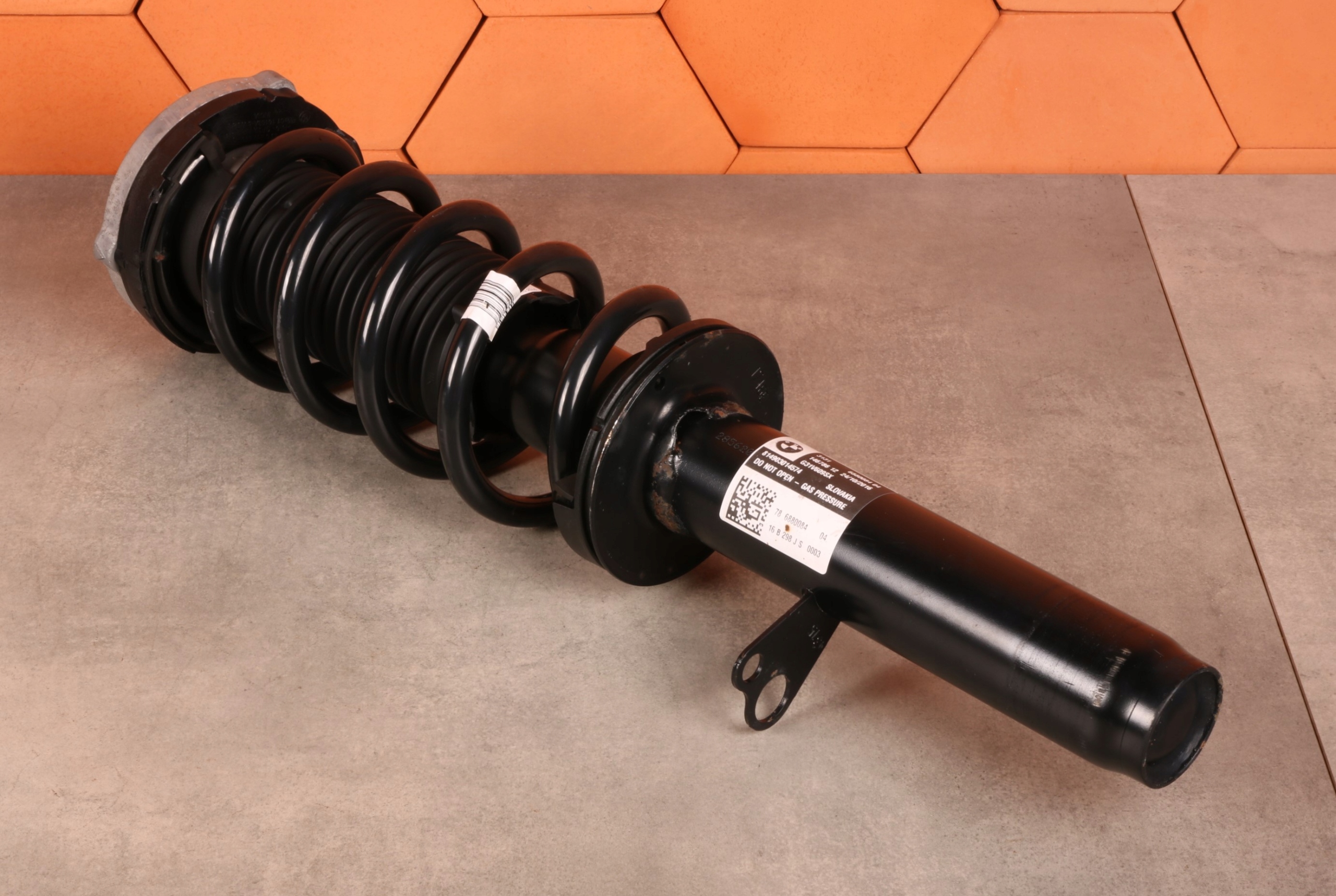 BMW 5' G31 530dX 540dX 540iX shock absorber right front front 6880084