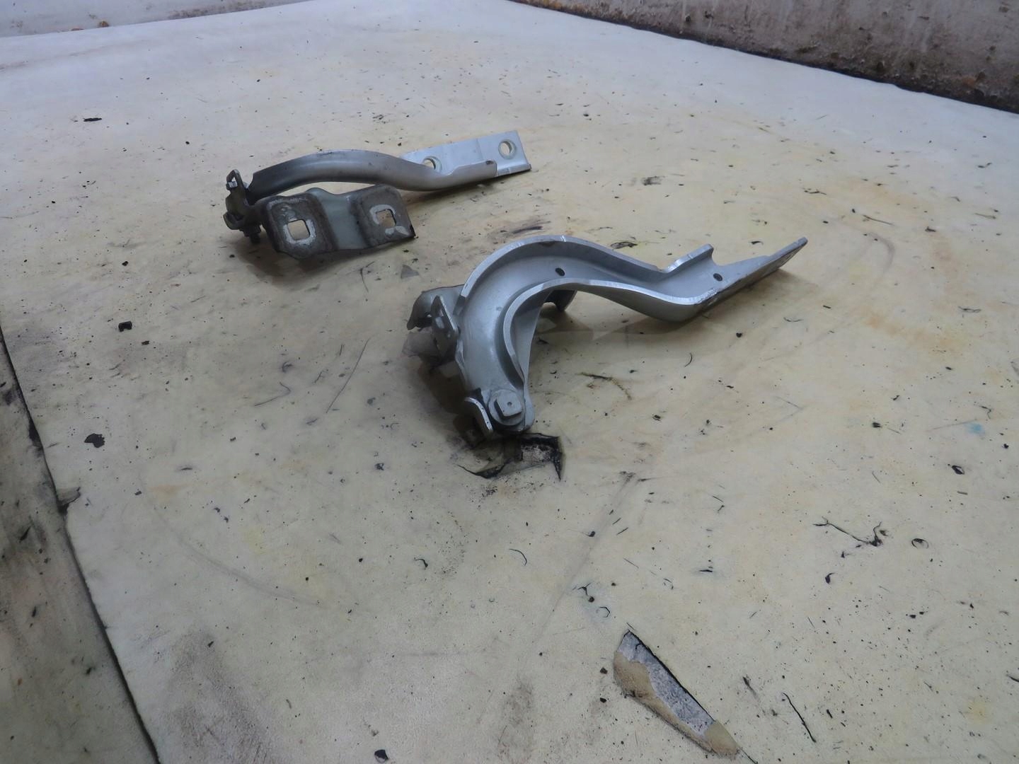 петля Капоты левая правая 348 FIAT 500X 1928404687