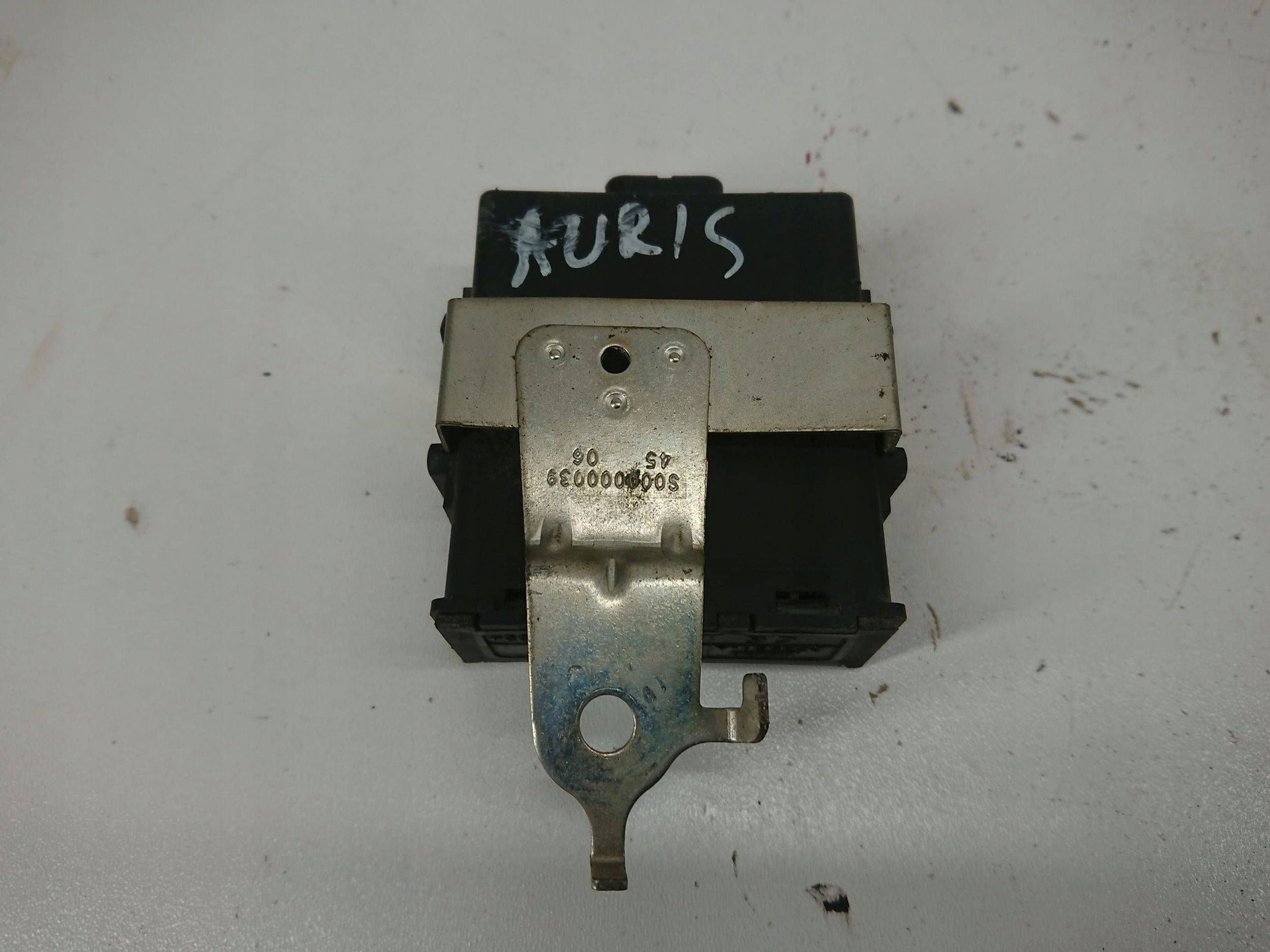 Toyota Auris control unit module door