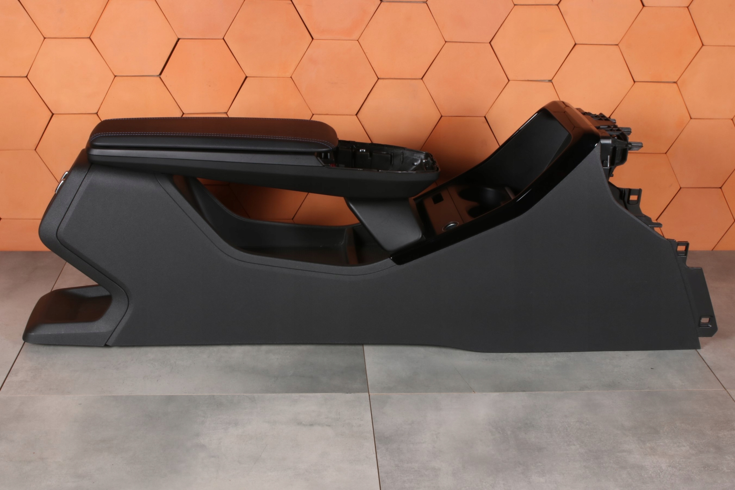 BMW 2 U06 X1 U11 TUNEL central armrest black blue NIC 5A2E049