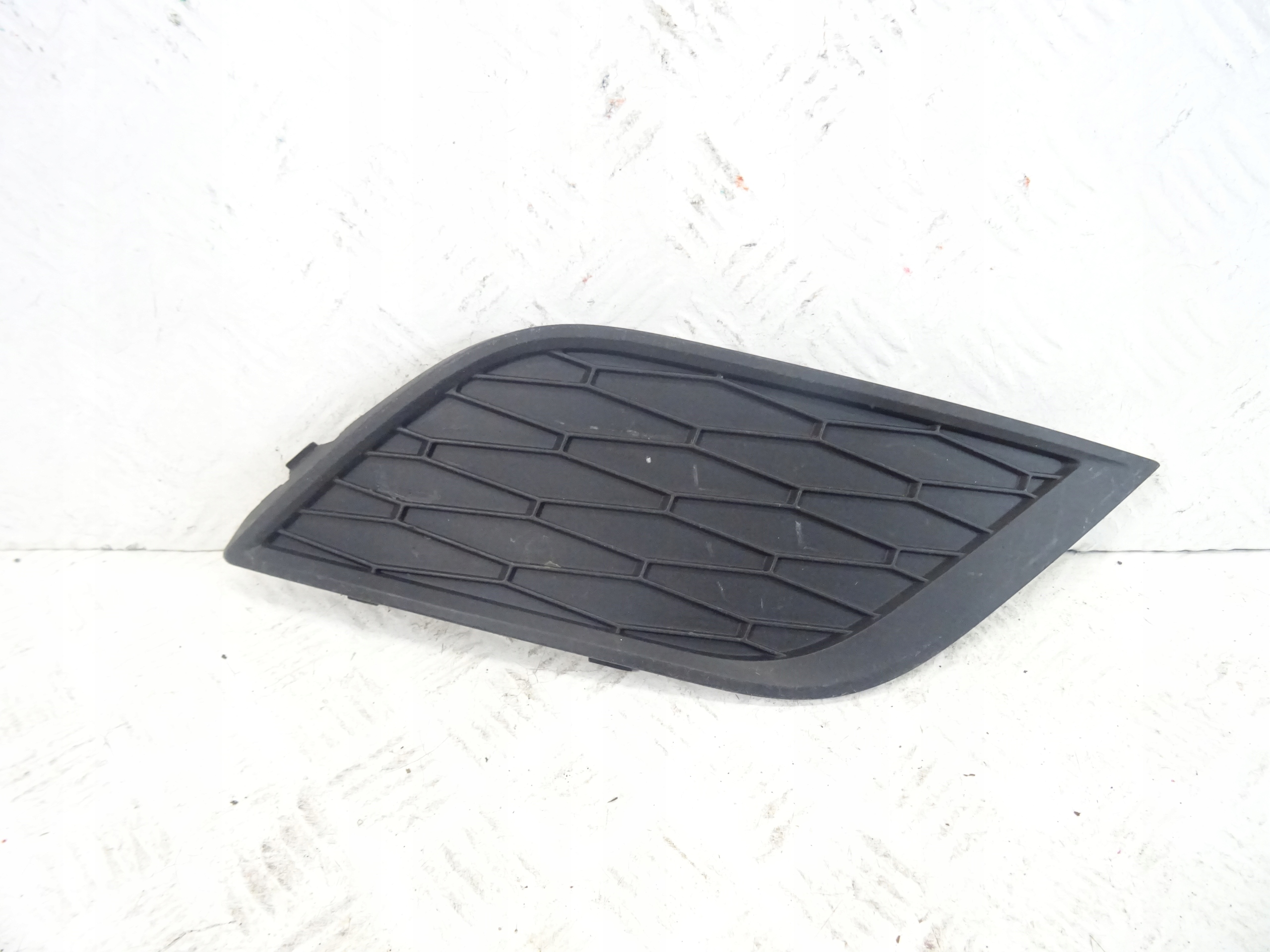 grid of a bumper front front right SEAT TOLEDO IV 6JA807368