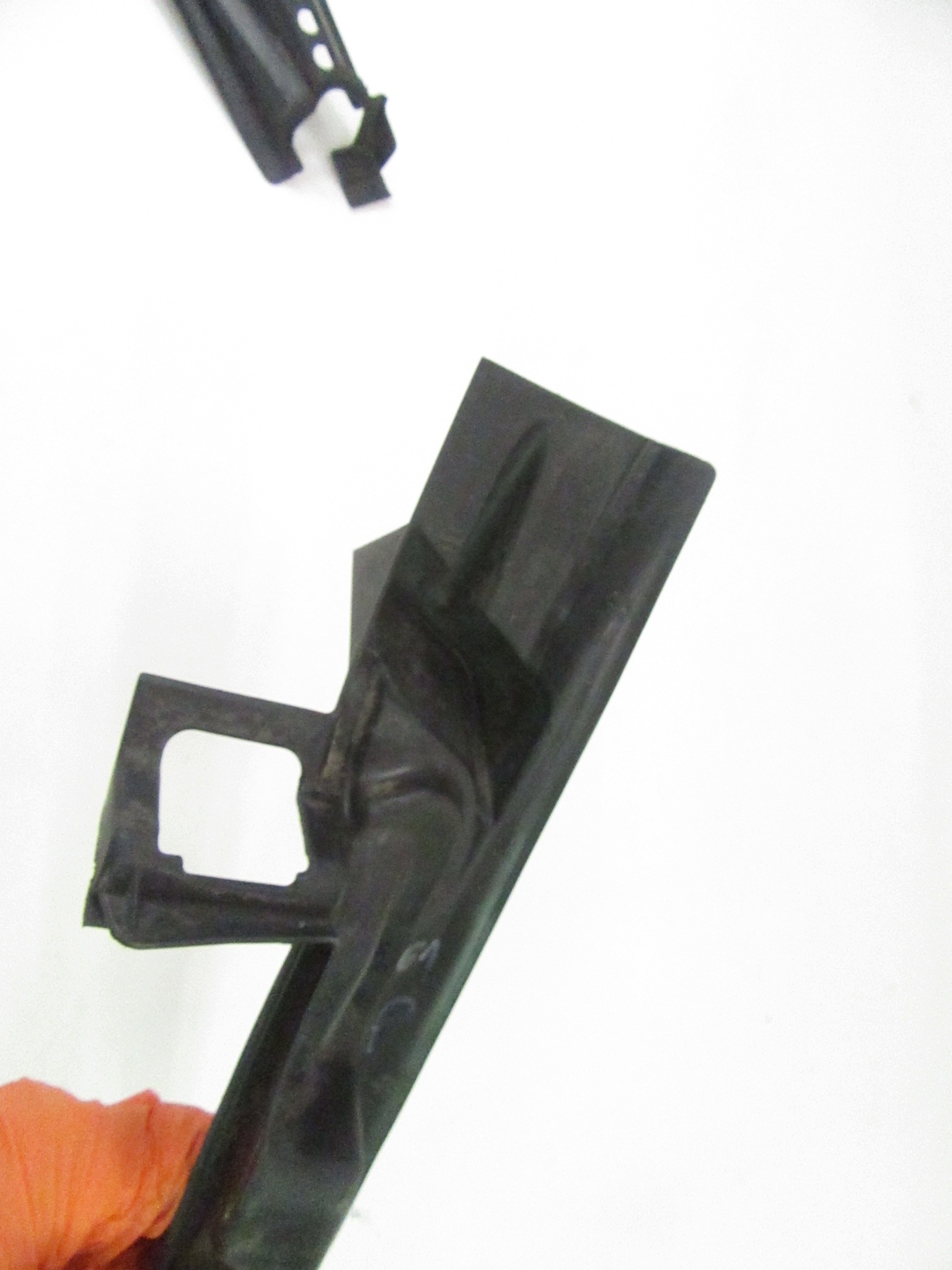 drain air right cover dolotu right BMW e60 e61 e63 e64