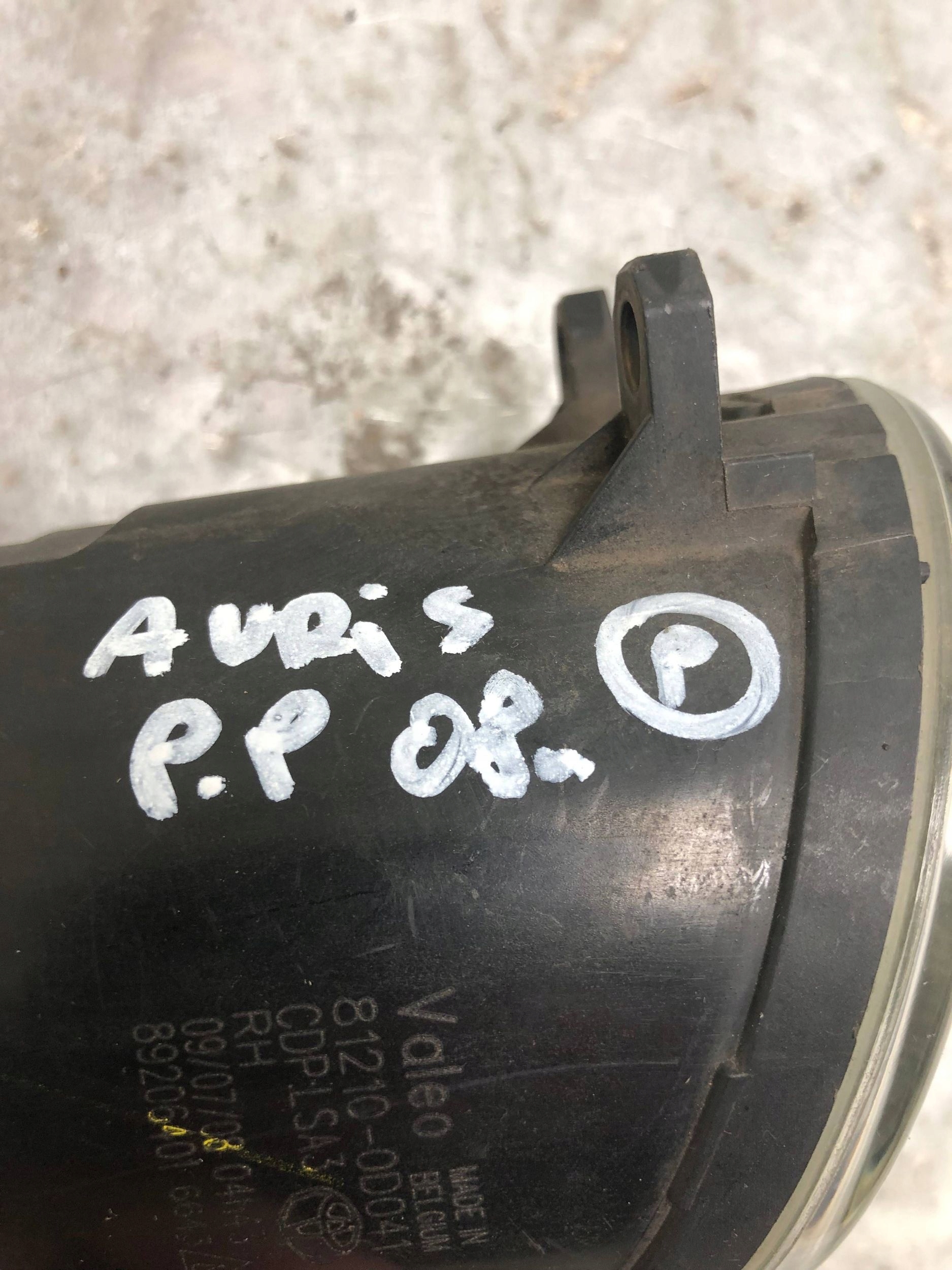 fog light right front TOYOTA AURIS 81210-0D041