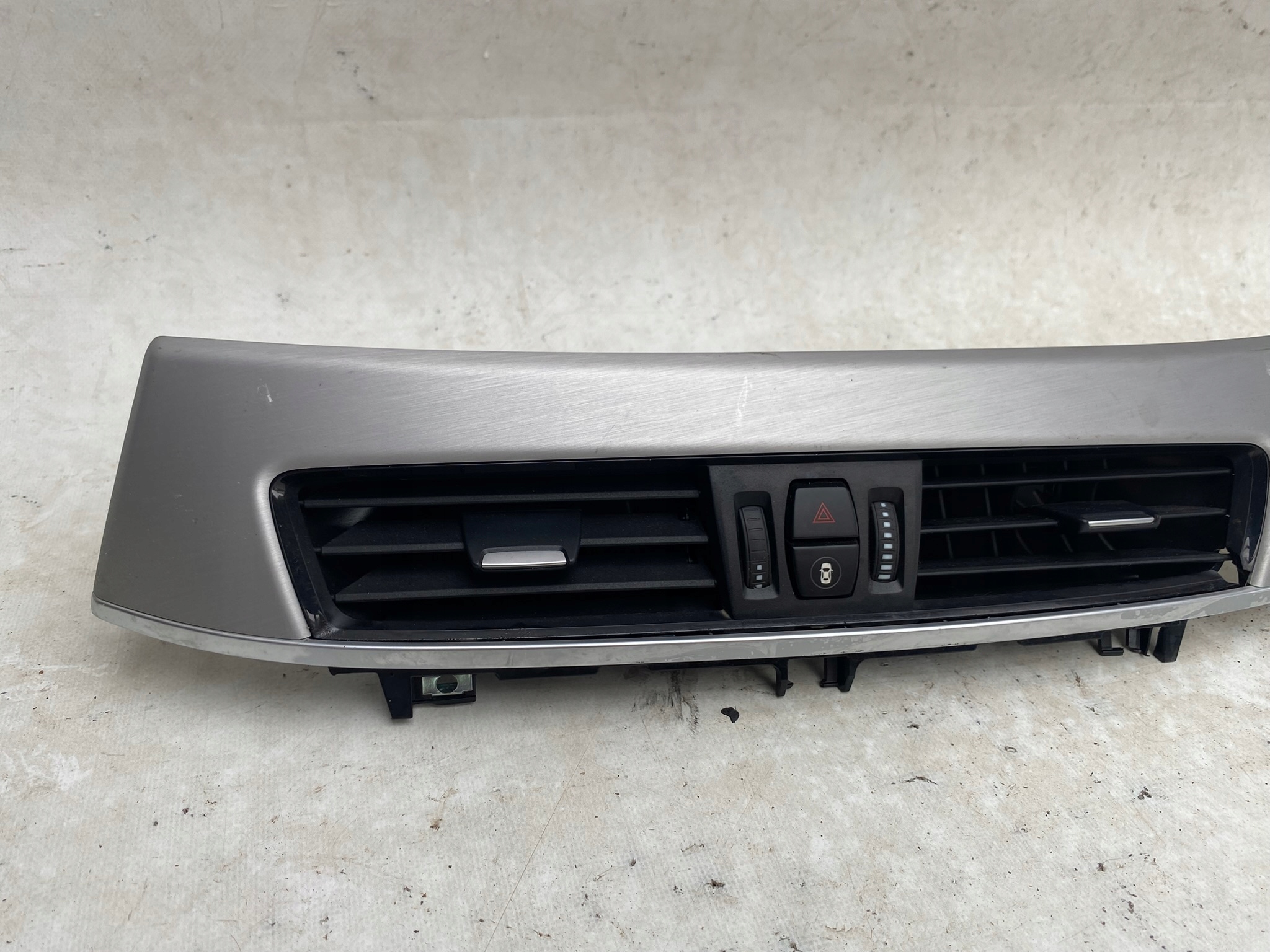 BMW X1 F48 Moulage Console NAWIEWY