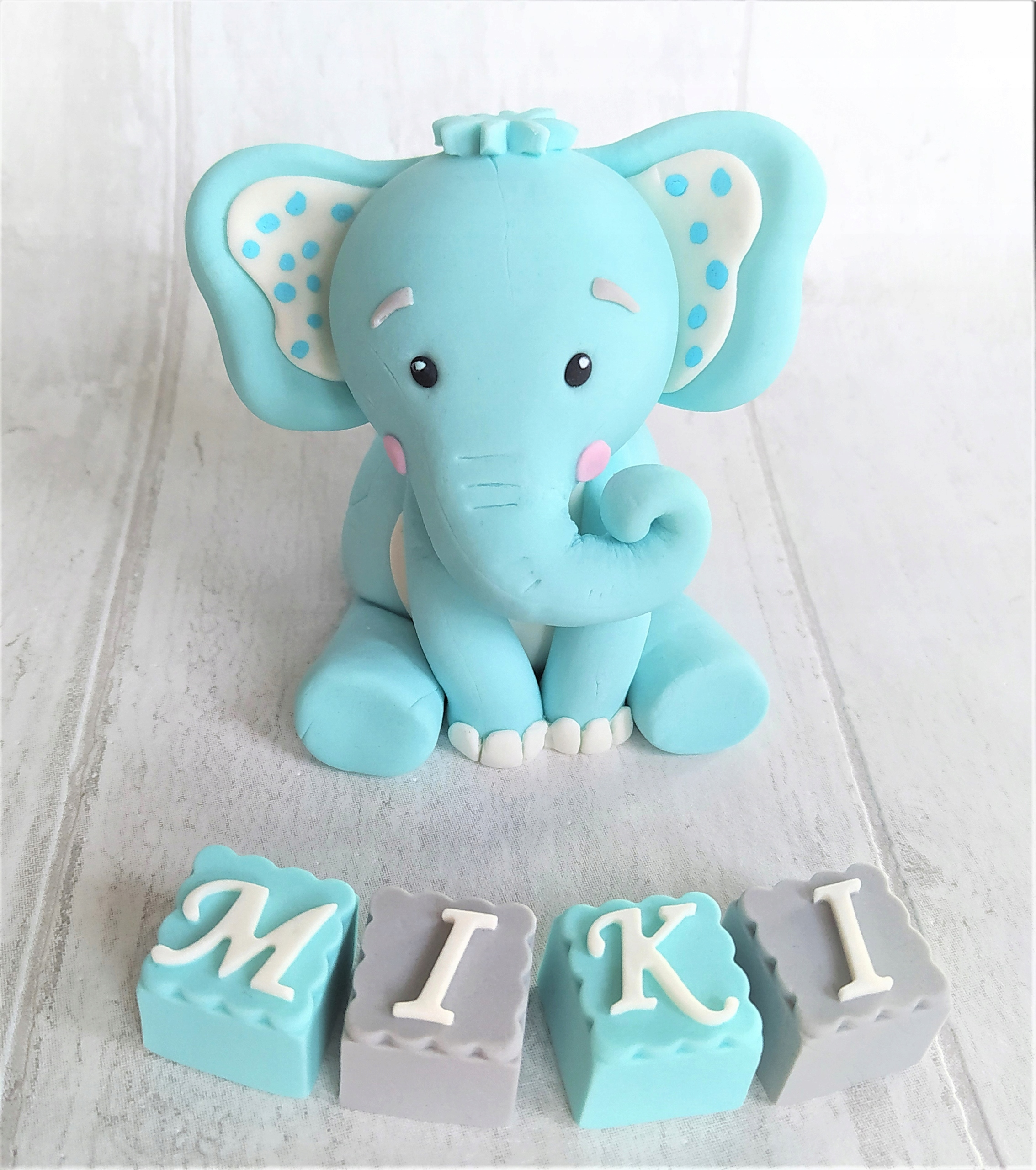 Levně Figurka z cukrové hmoty Slon slon modrý kostka s nápisem Sada