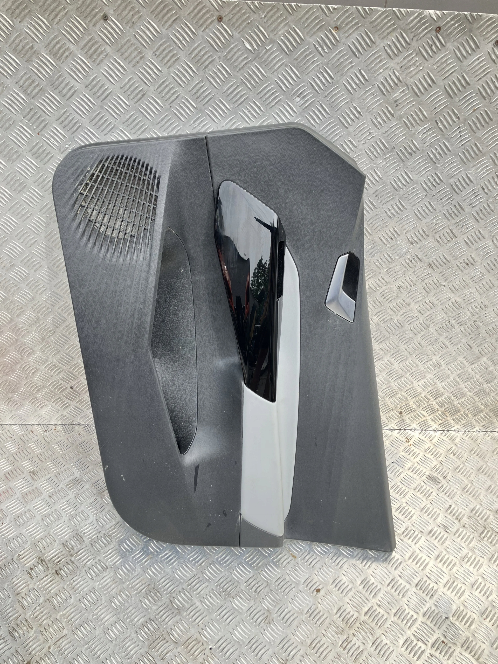 BOCZEK DRZWI PRZÓD PRAWY VW ID.3 ID 3