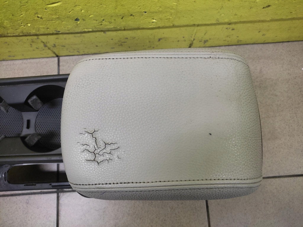 VOLVO S40 II TUNEL central armrest 8687407