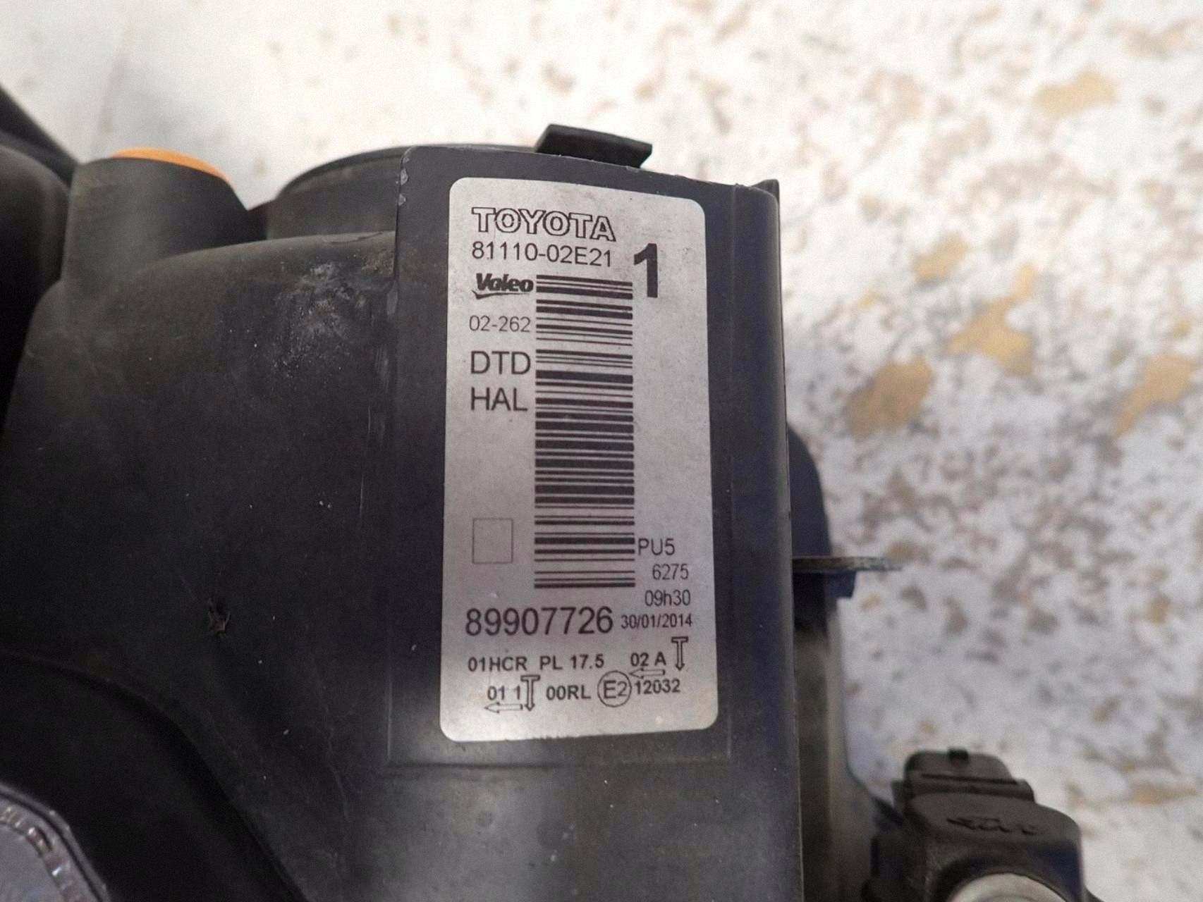 light front front right TOYOTA AURIS II 2012-2015 81110-02E21