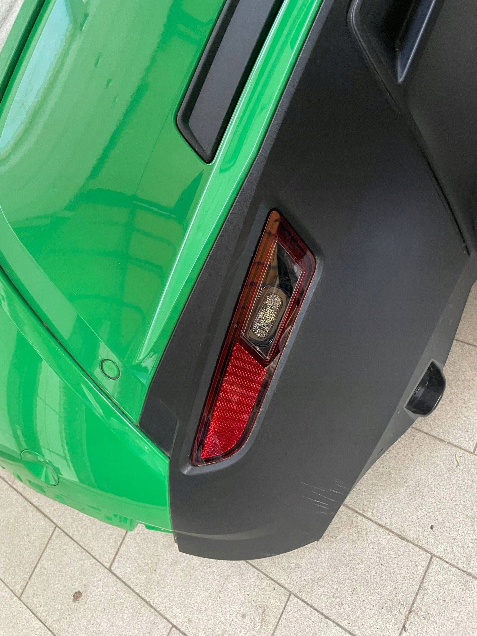 lökhárító hátsó far Renault 5 E-Tech BIYYB 6PDC JAK új!