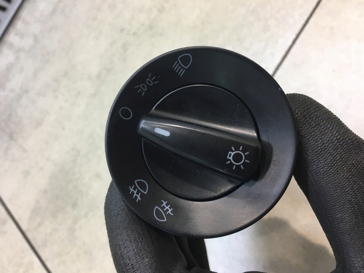 interruttore luci VW GOLF IV 1.9 TDI 1008900011
