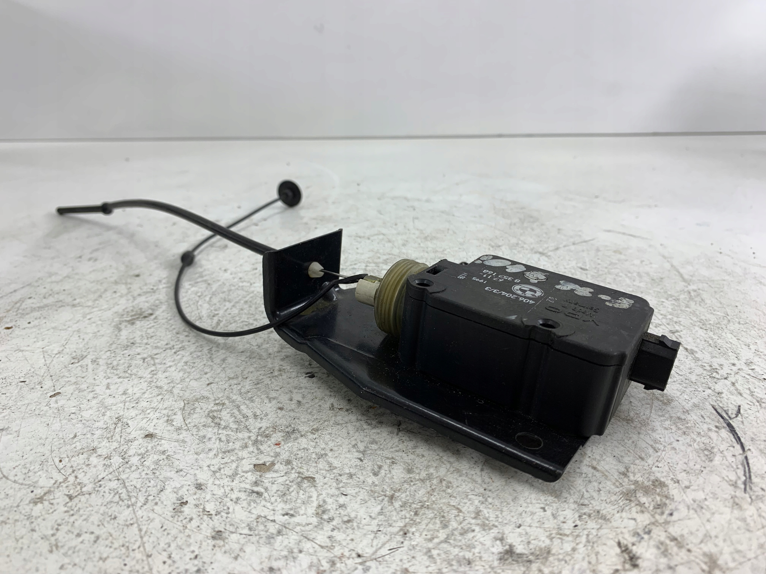 BMW E39 amortizer vratašca rezervoara goriva 8352168