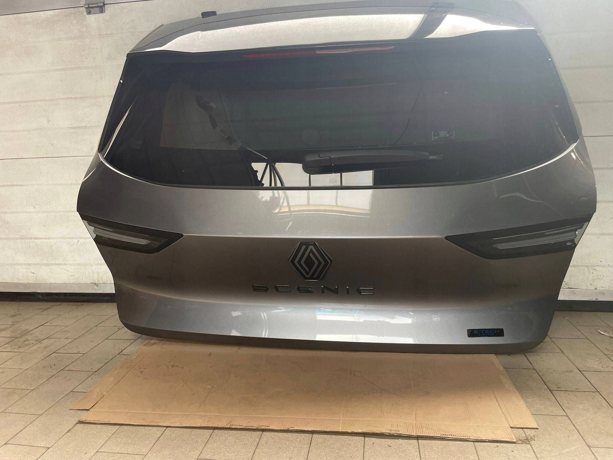 trunk door boot rear part Renault Scenic E-Tech V BIYUY as new w colour!