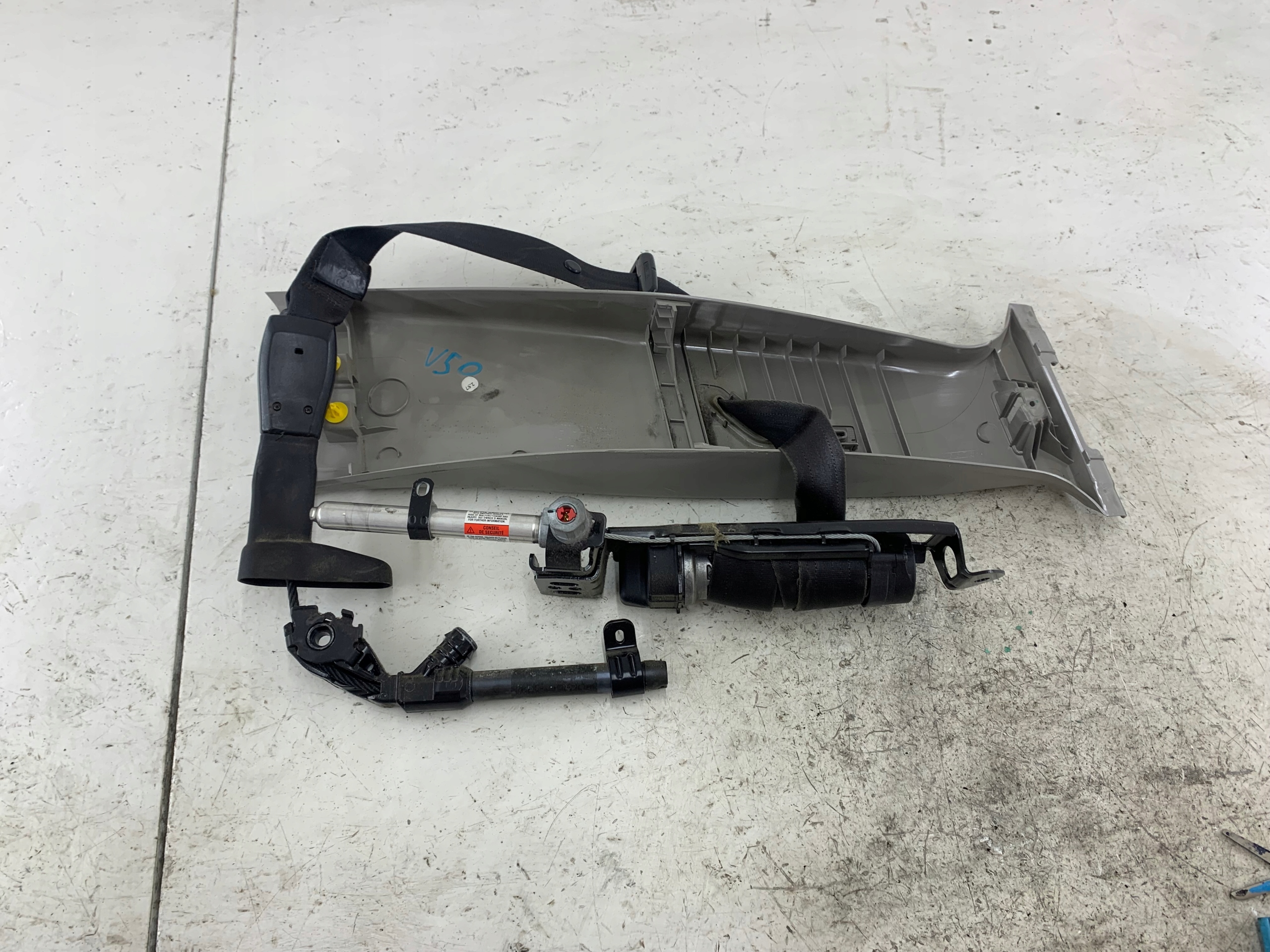 VOLVO V50 II Gurten Sicherheits links vorne + Blende Abdeckung 9486845