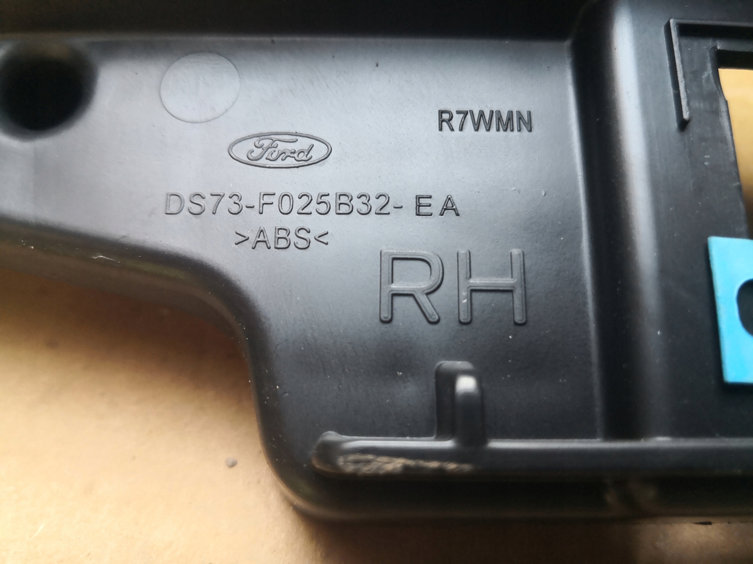 bumper bracket right front FORD MONDEO MK5