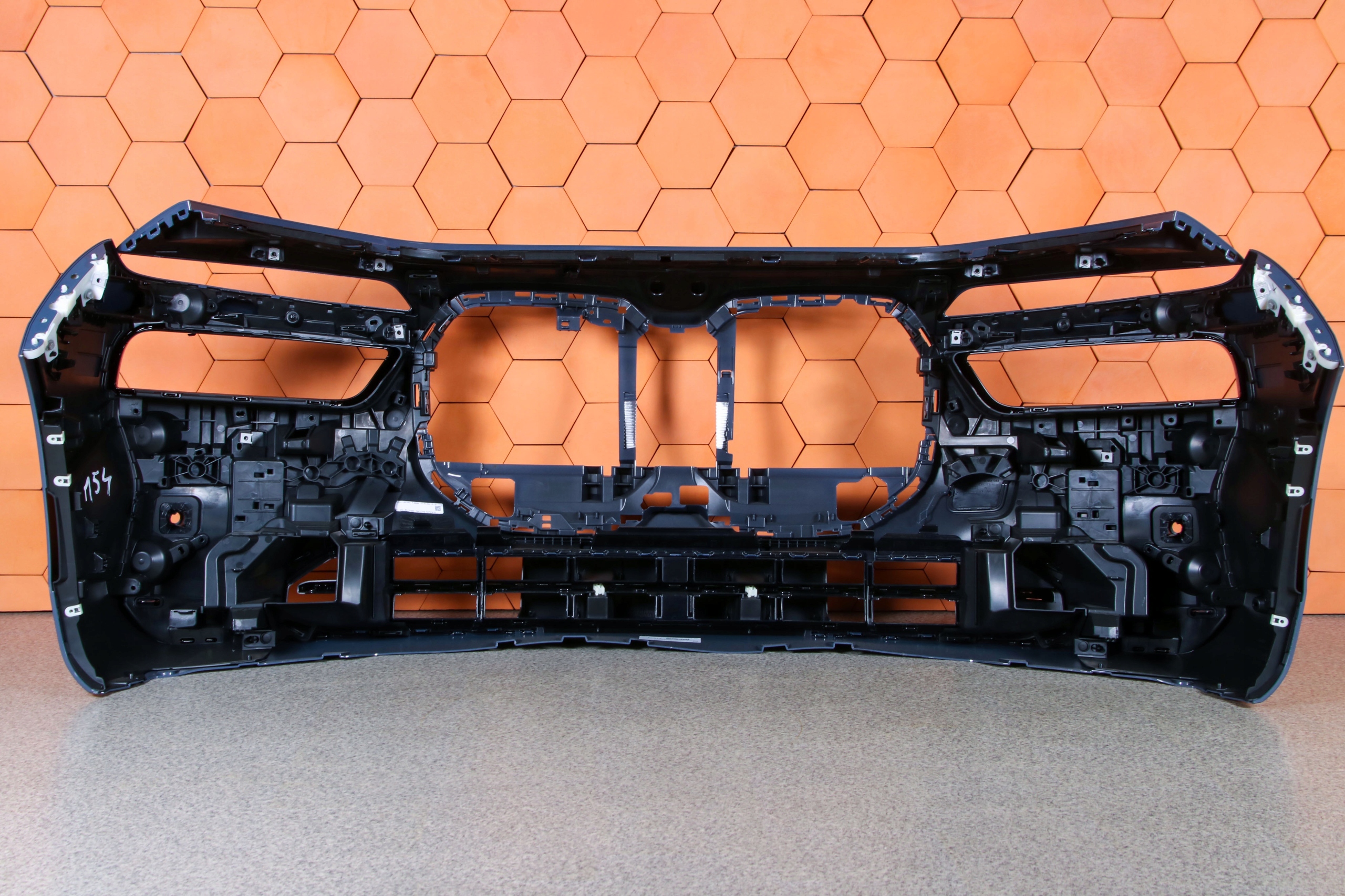 BMW 7 G70 i7 bumper front front colour C55