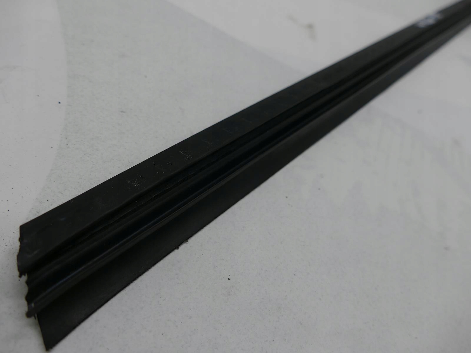 MERCEDES S W126 SE moulding dust right front